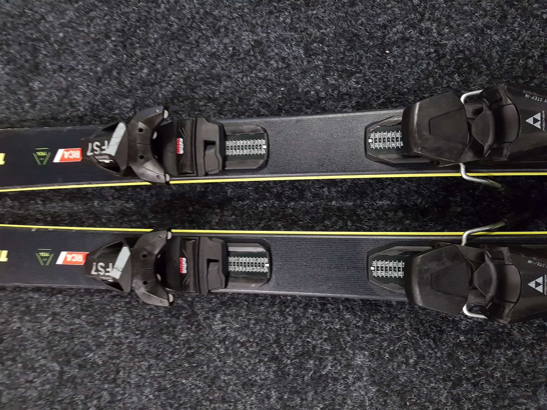 Použité lyže FISCHER The Curv Pro + vázání Fischer FS7