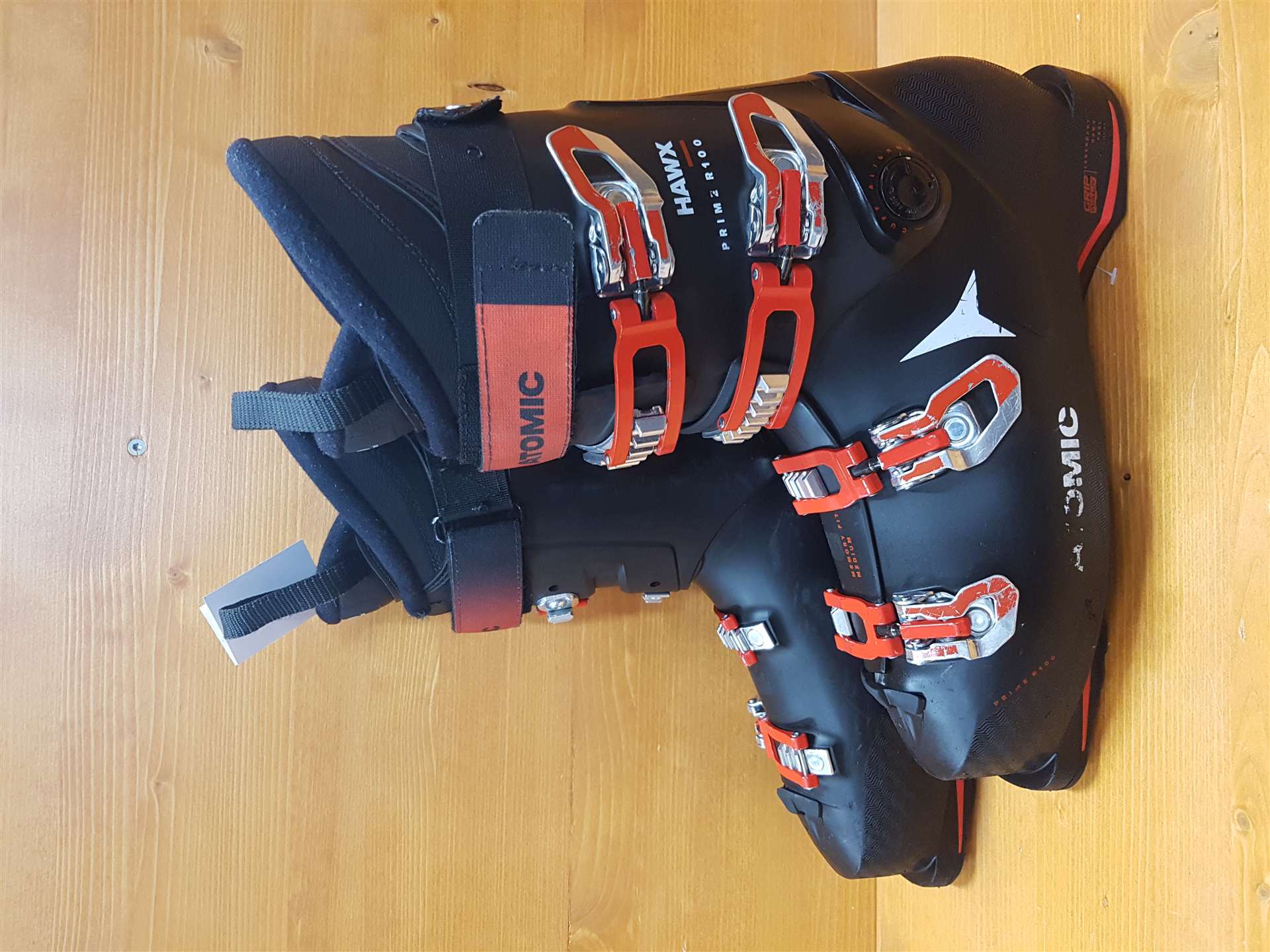 Rabljeni smučarski čevlji ATOMIC Hawx Prime R100