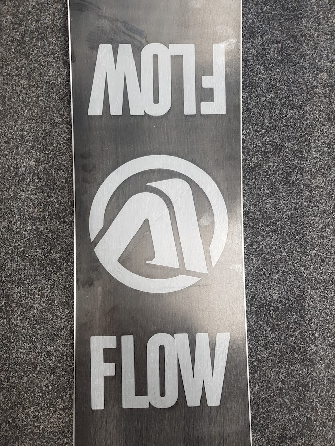 Używana deska snowboardowa Flow Rhytm + szybkie wiązanie Nidecker Flow w rozmiarze M/L