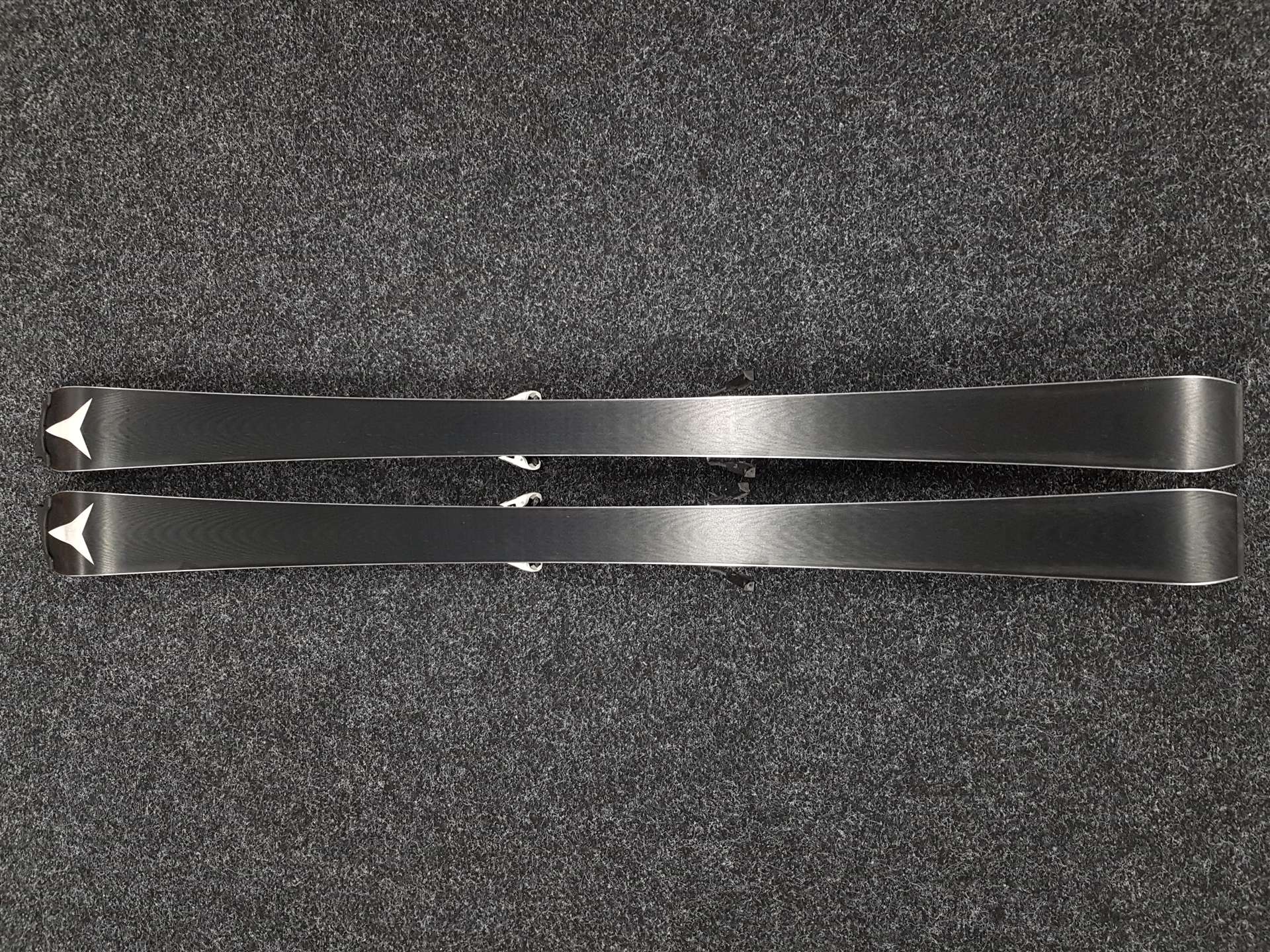 Použité lyže ATOMIC Redster SL 145 + viazanie Atomic Z12