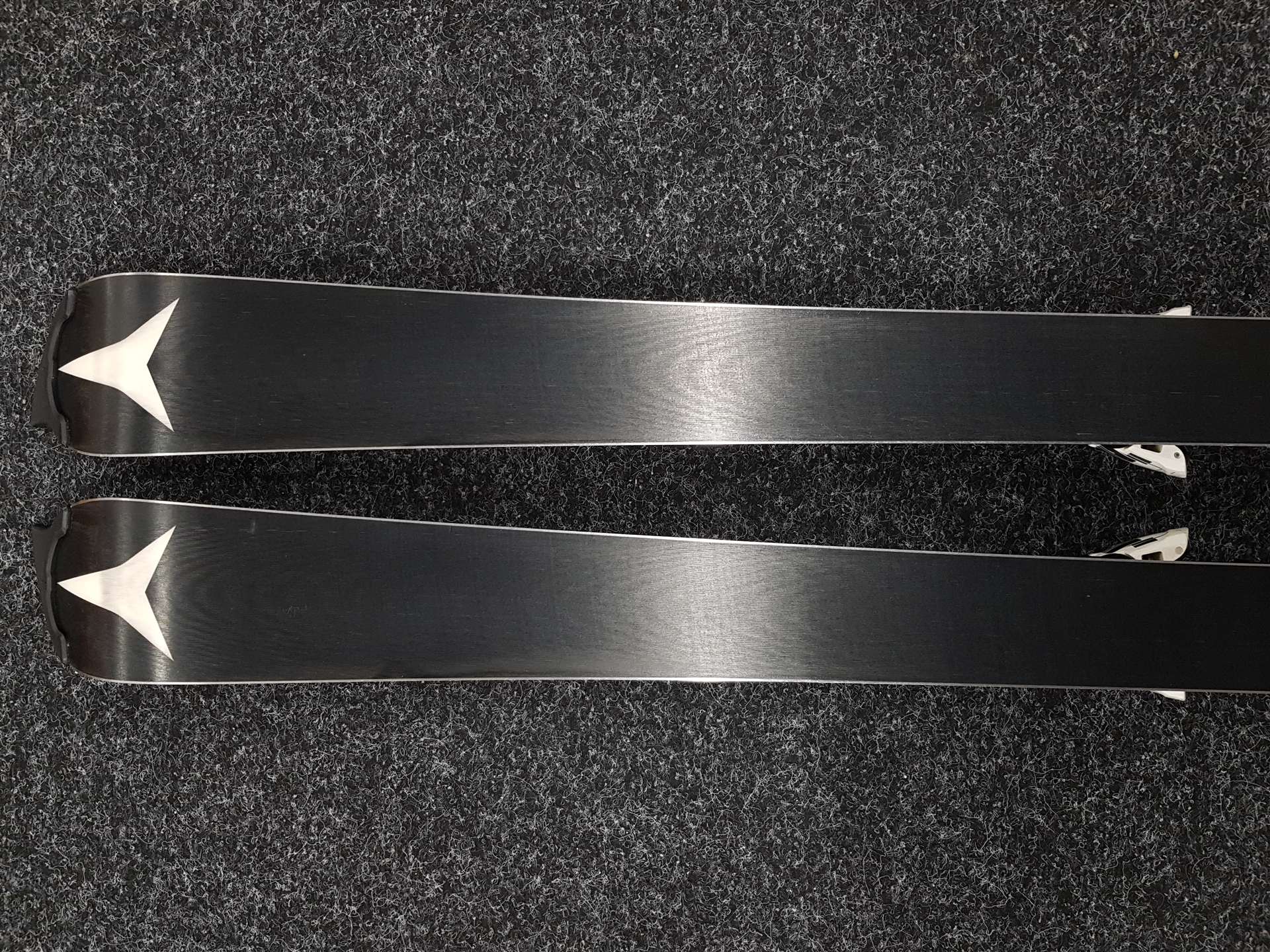 Použité lyže ATOMIC Redster SL 145 + viazanie Atomic Z12