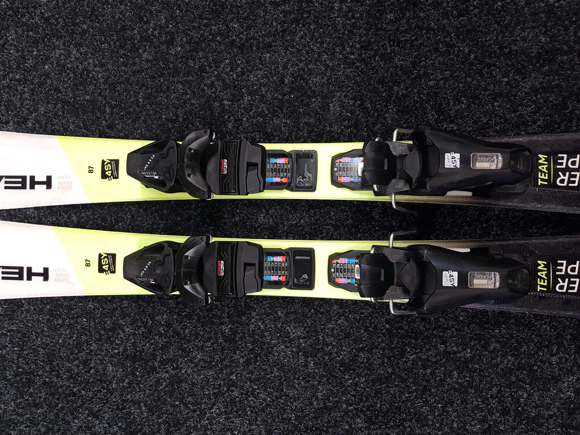 Rabljene dječje skije HEAD Supershape Team + vezovi Tyrolia JRS 4.5 CA