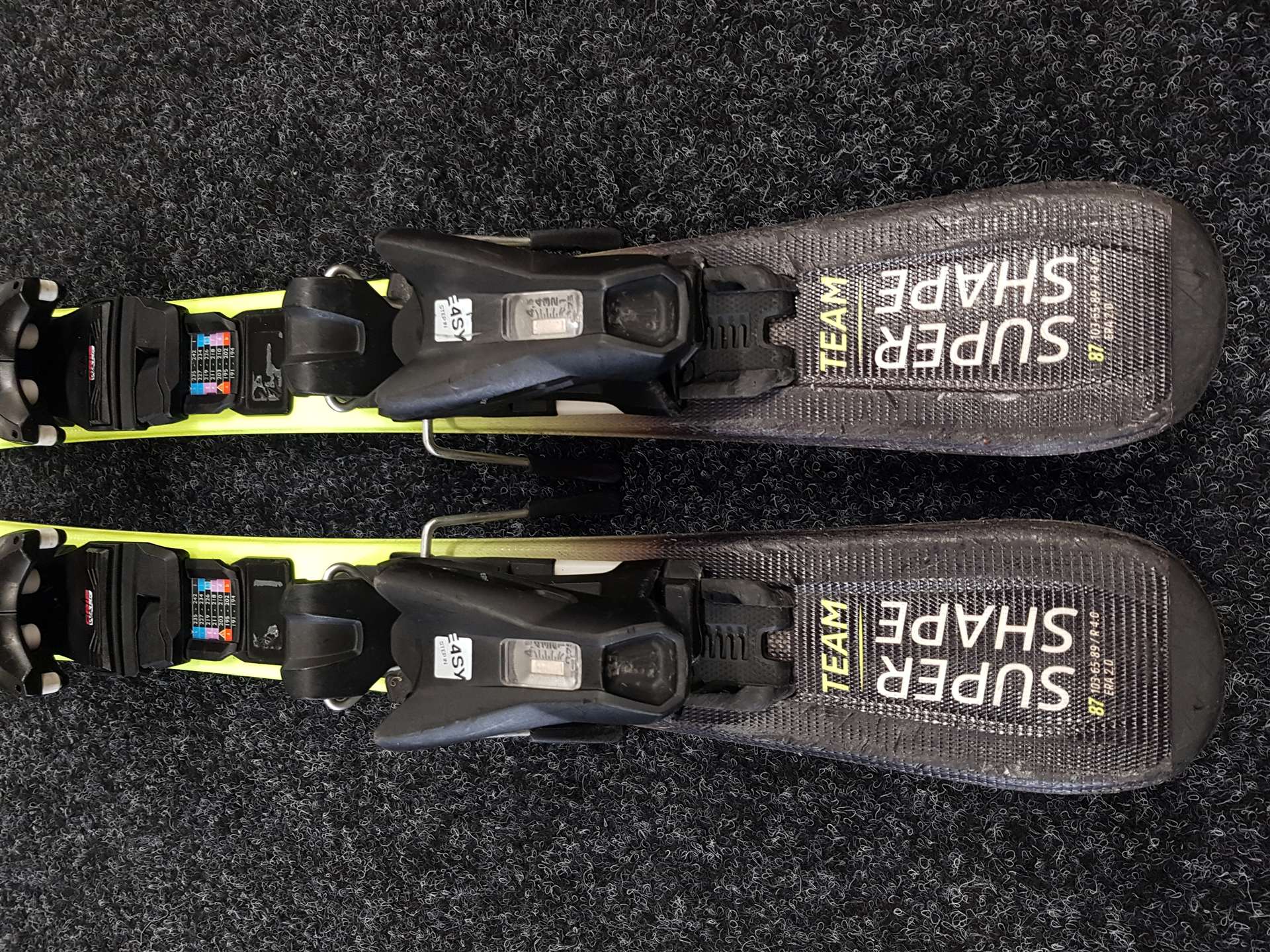 Rabljene dječje skije HEAD Supershape Team + vezovi Tyrolia JRS 4.5 CA