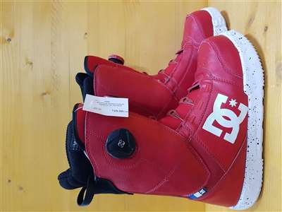 Bazarové snowboardové boty DC červené