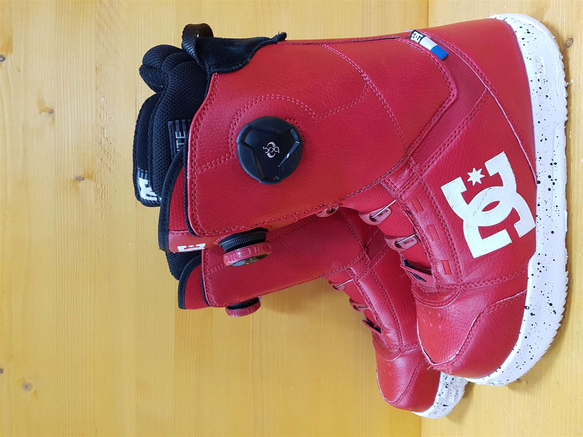 DC rote Schnäppchen-Snowboardstiefel