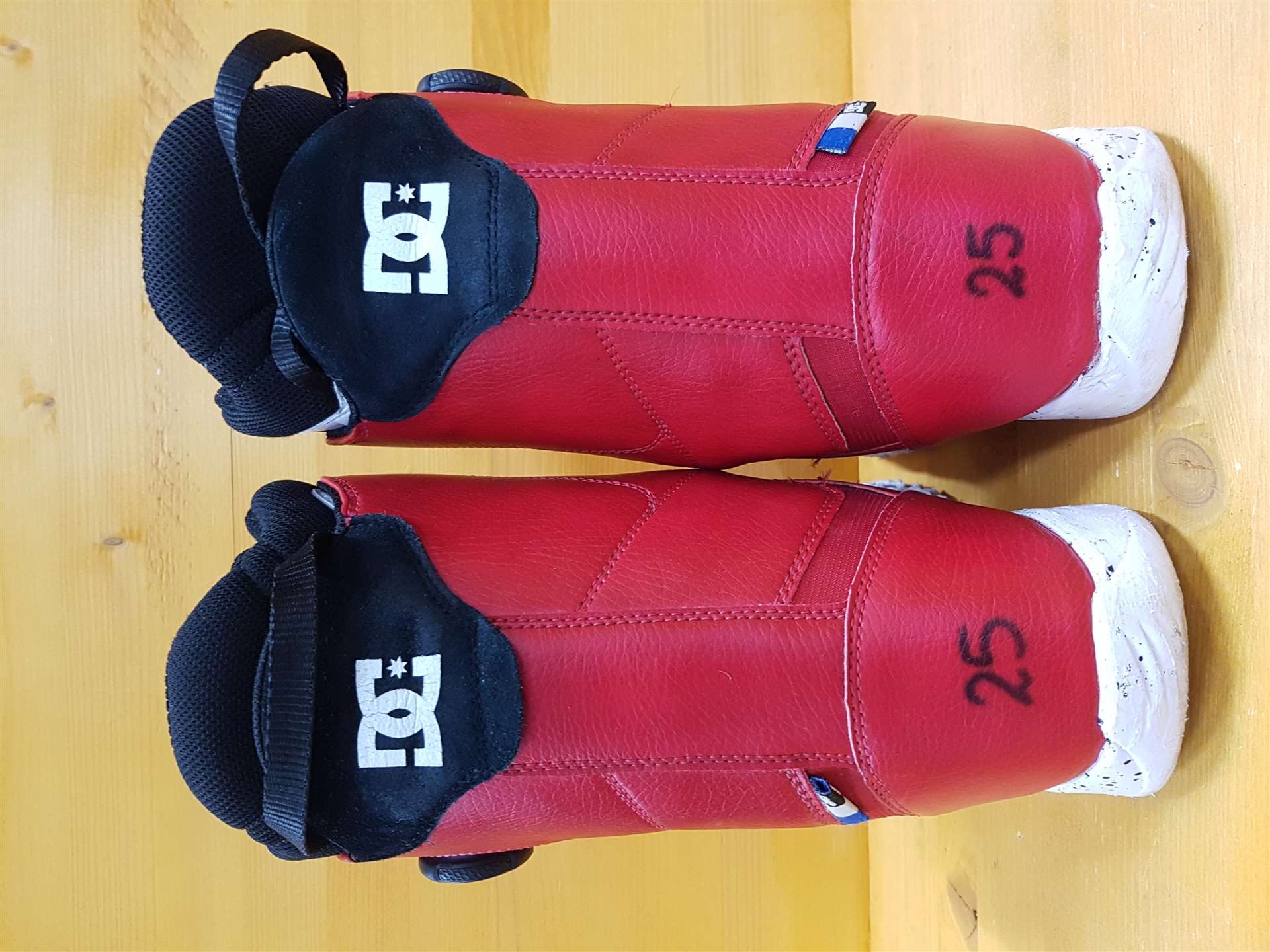 DC rote Schnäppchen-Snowboardstiefel