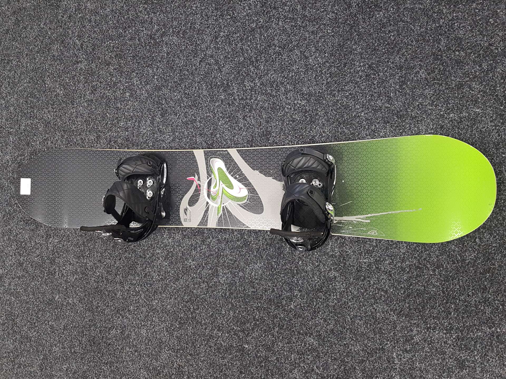 Snowboard usato F2 Wide + attacchi Burton taglia L/XL