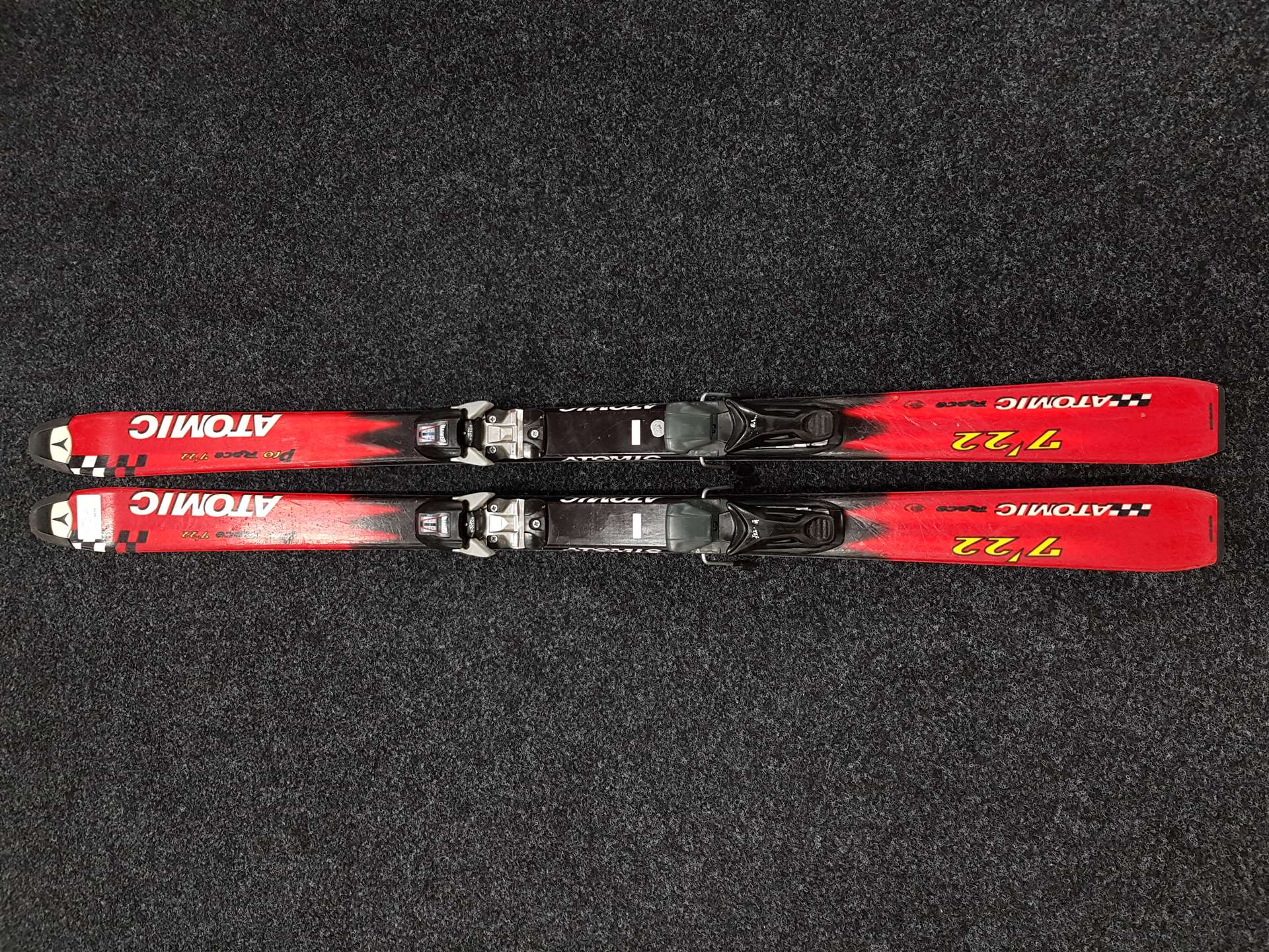 Schiuri Atomic PRO Race 7'22 folosite + legături Marker M3