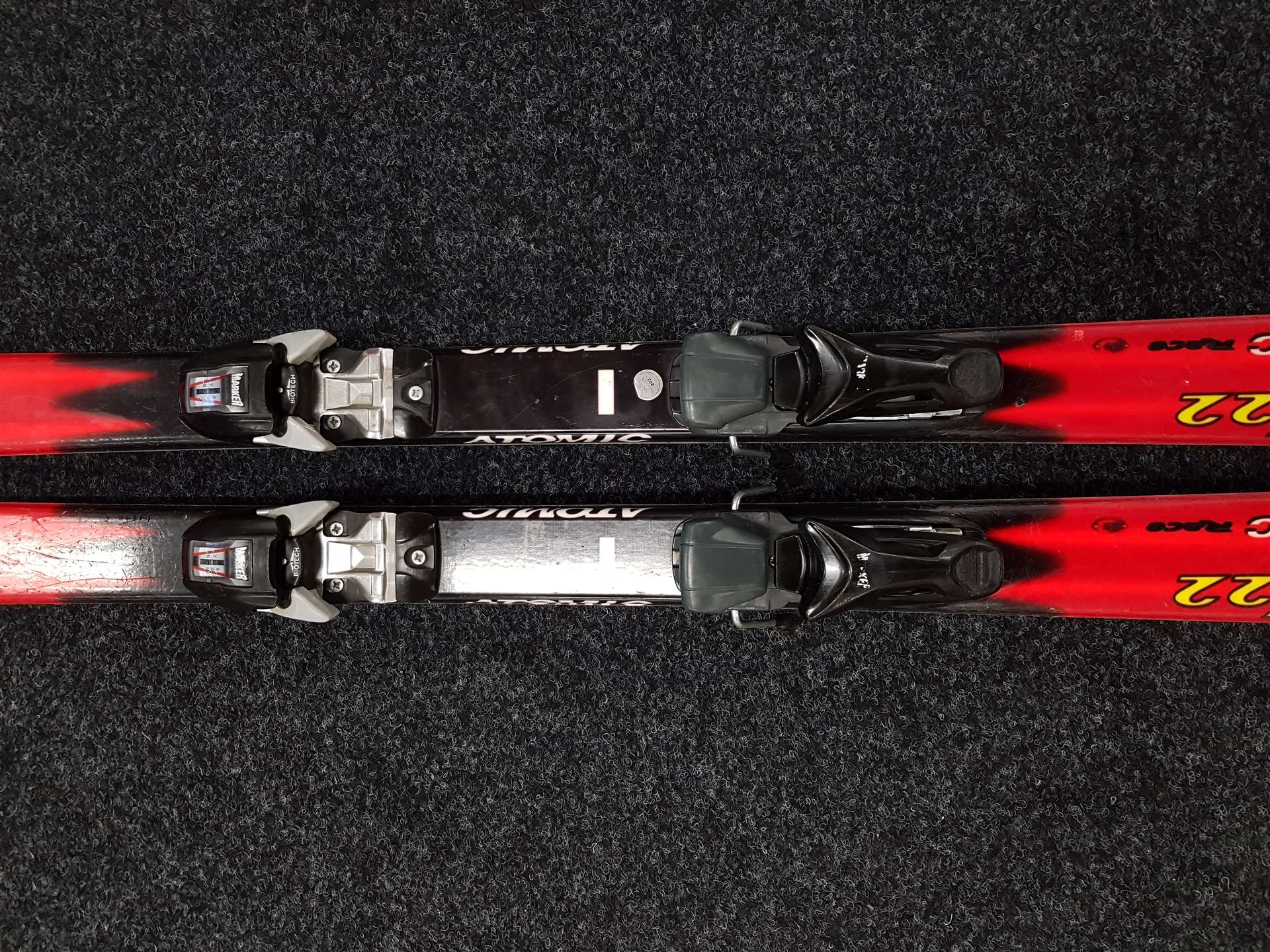 Schiuri Atomic PRO Race 7'22 folosite + legături Marker M3