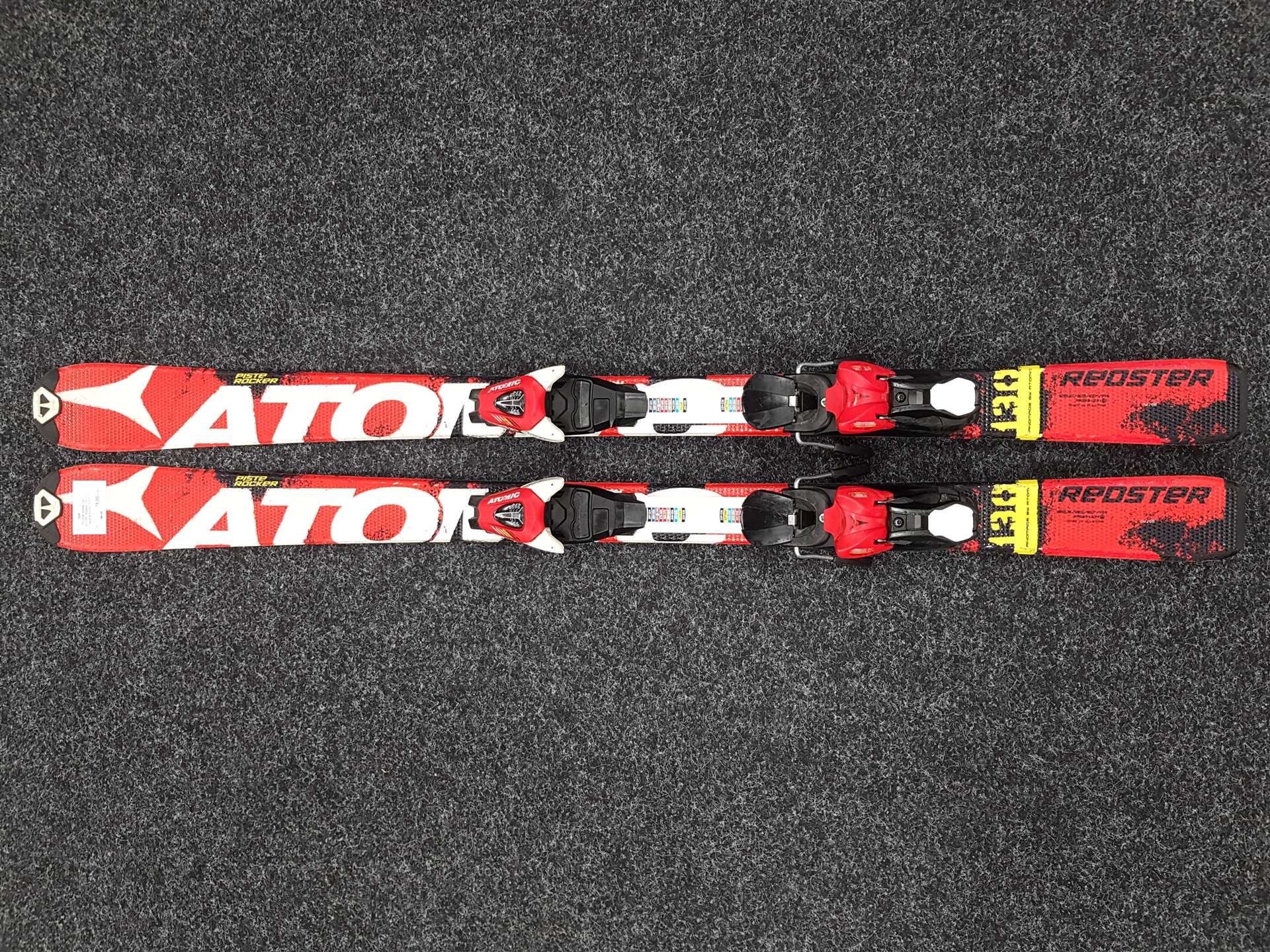 Sci da sci usati per bambini, modello ATOMIC Redster 130 + attacchi Atomic XTE 7.
