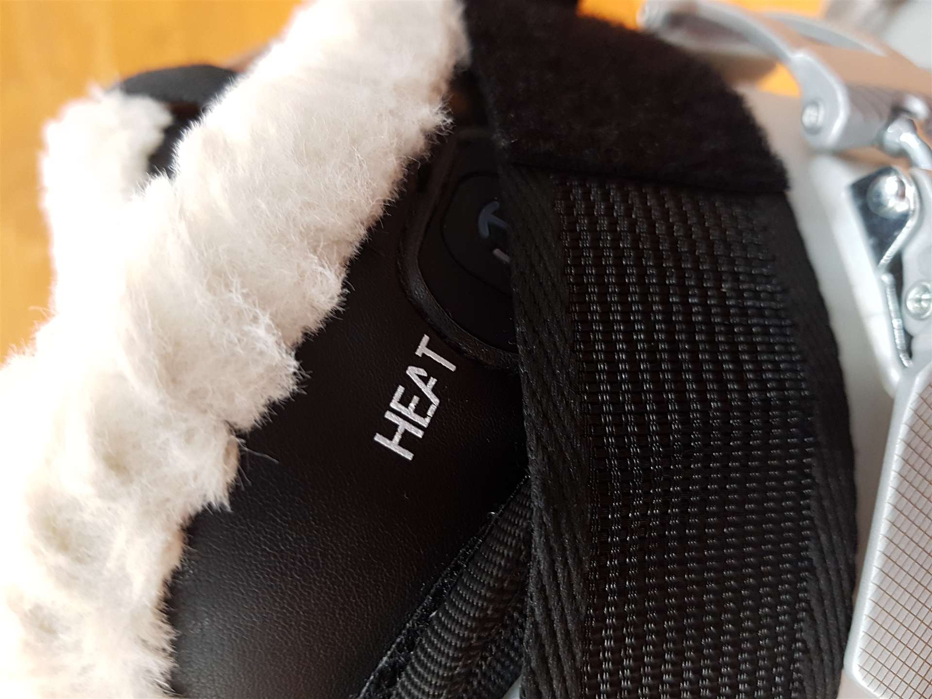 Použité vyhrievané lyžiarky Rossignol Pure Heat 80