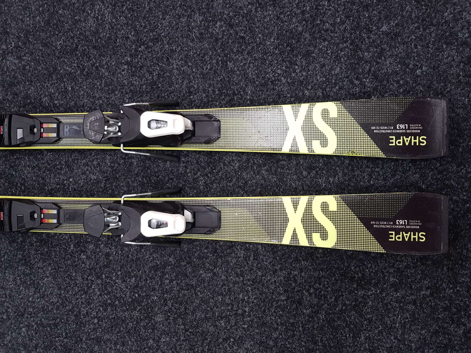 Použité lyže HEAD Shape SX + vázání Tyrolia PR 11