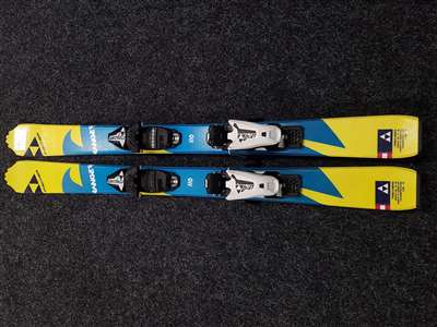 Esquís infantiles FISCHER Ranger usados + fijaciones Fischer FJ 4.5