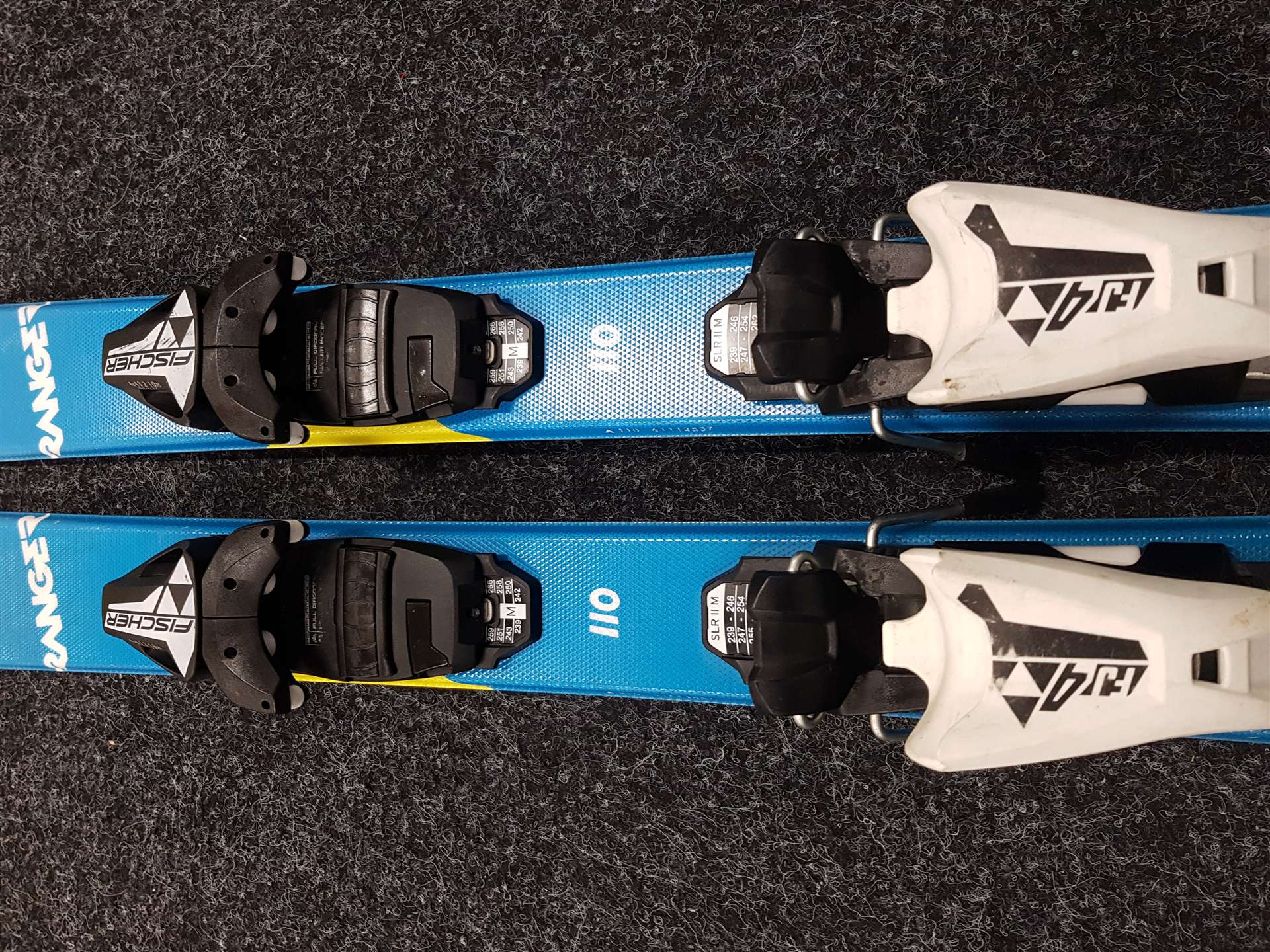Esquís infantiles FISCHER Ranger usados + fijaciones Fischer FJ 4.5