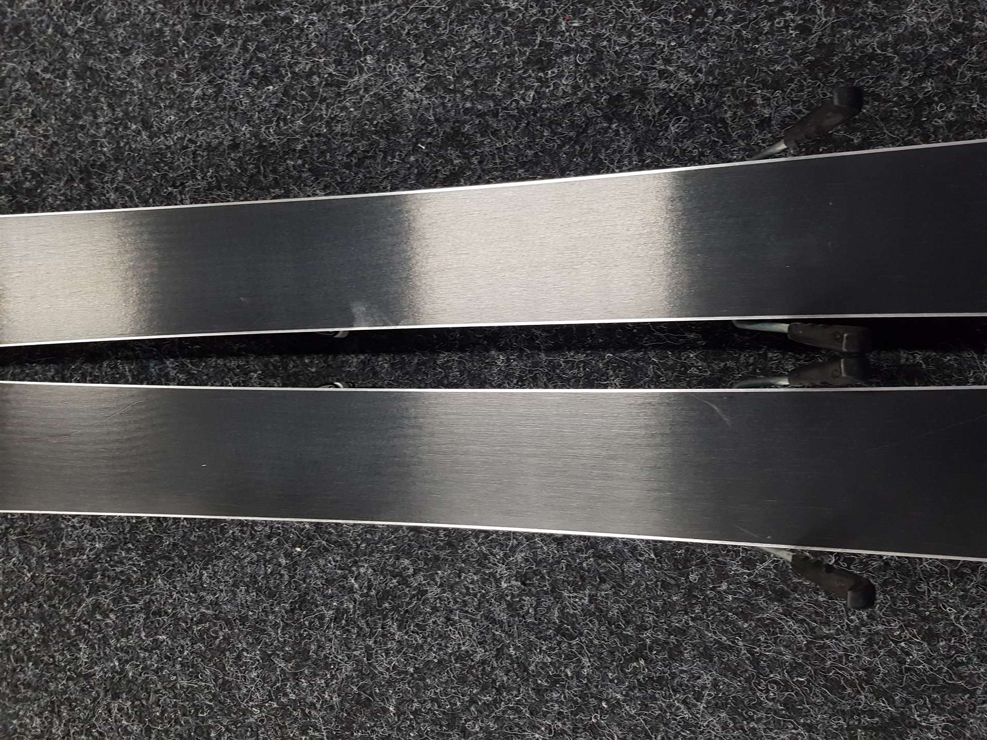 Esquís infantiles FISCHER Ranger usados + fijaciones Fischer FJ 4.5