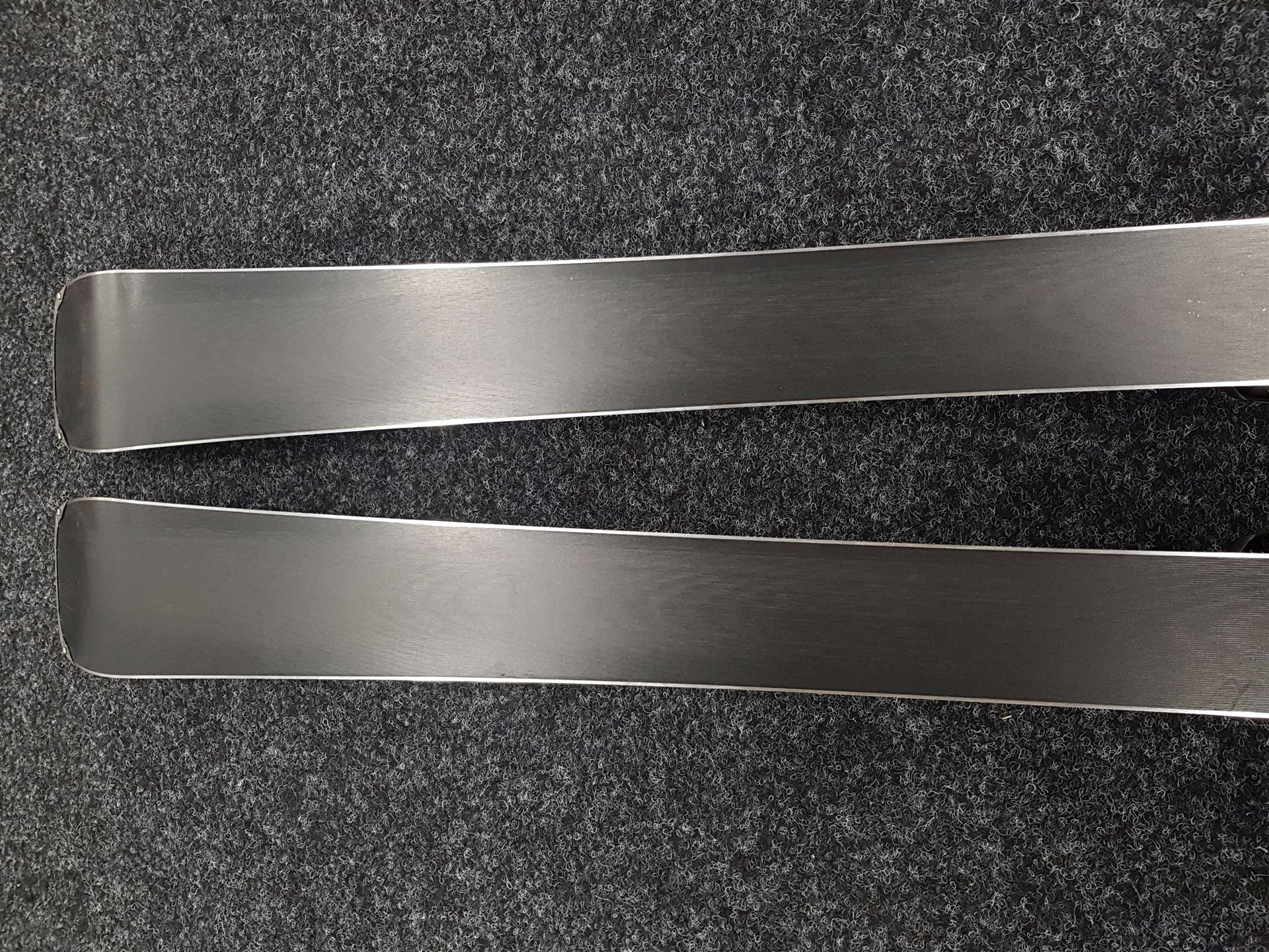 Použité lyže HEAD Shape CX + vázání Head 9.0