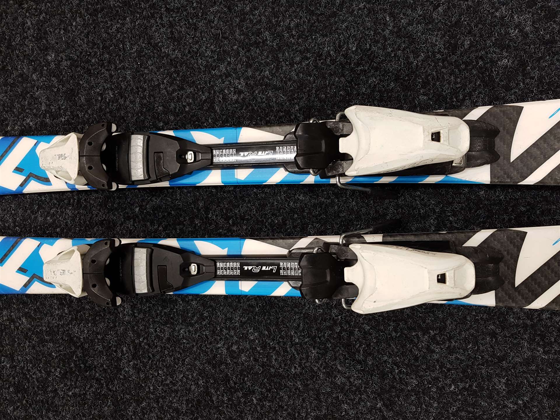 Gebrauchte DYNASTAR Team Comp Skier + Head LRX 4.5 Bindungen