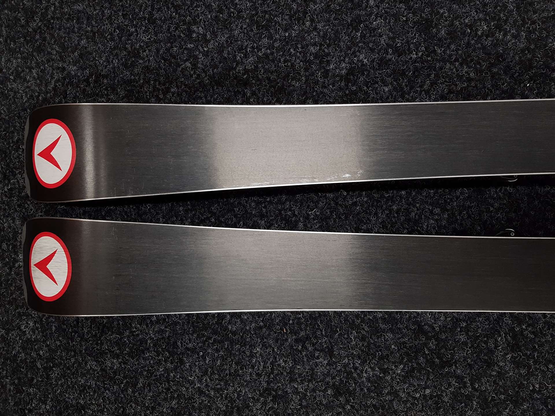 Gebrauchte DYNASTAR Team Comp Skier + Head LRX 4.5 Bindungen