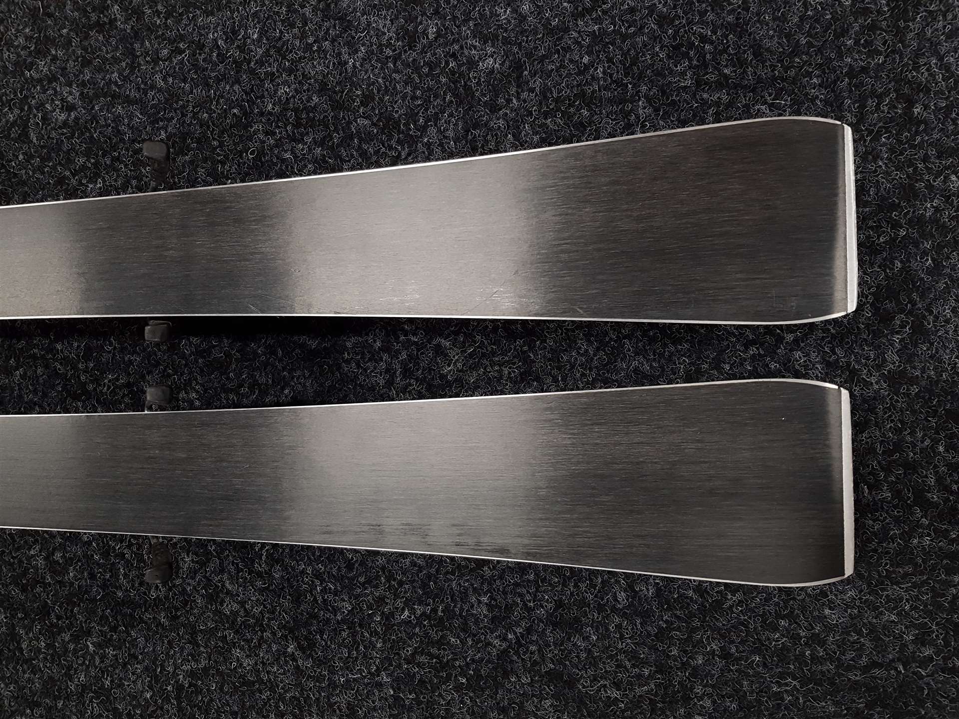 Gebrauchte DYNASTAR Team Comp Skier + Head LRX 4.5 Bindungen