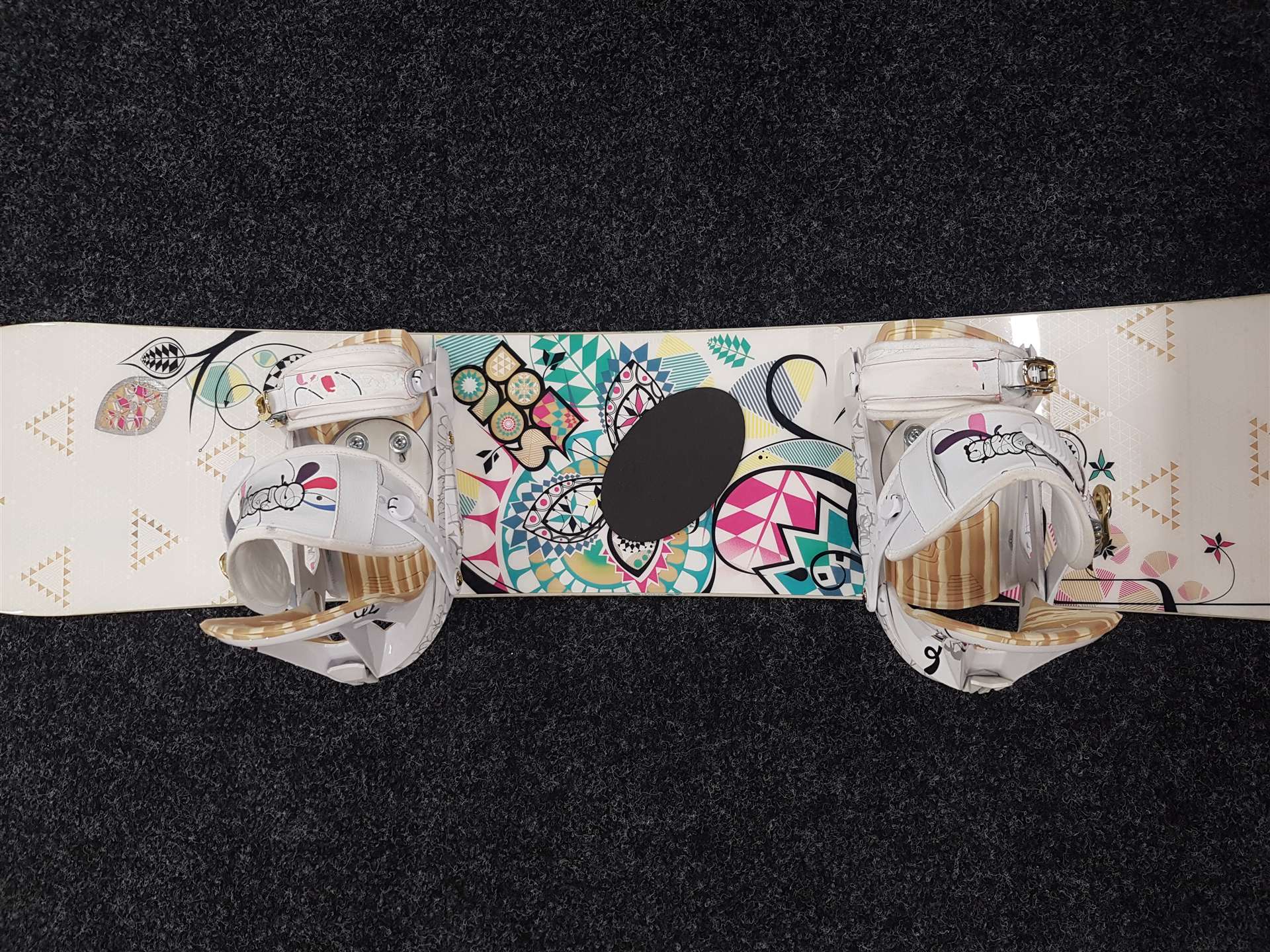 Použitý snowboard SALOMON + viazanie Atomic veľkosť M