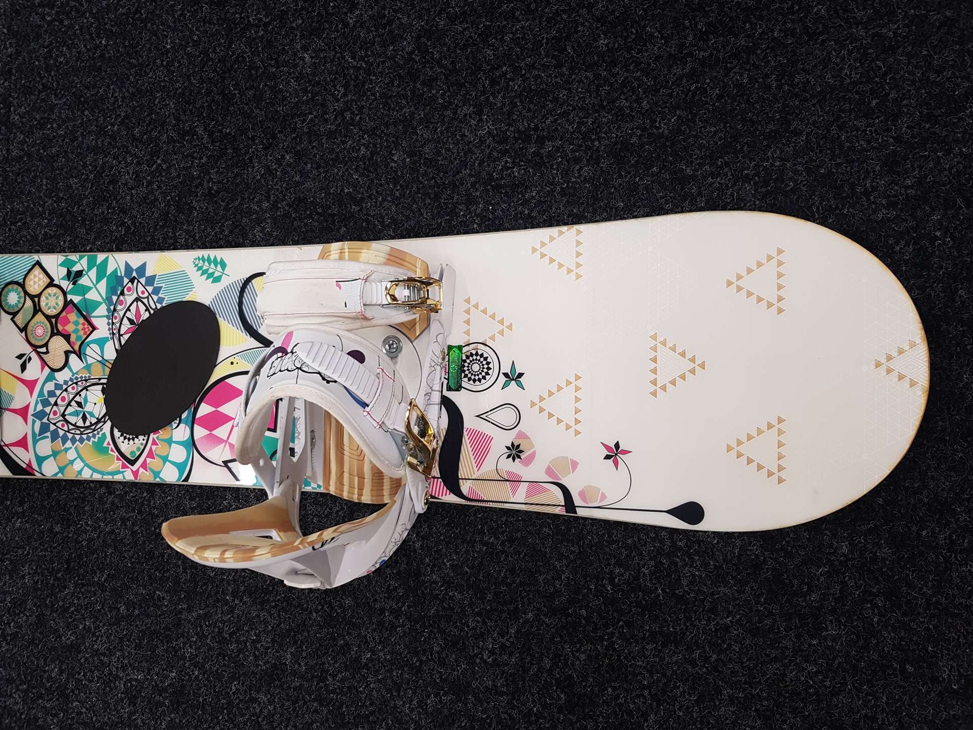 Použitý snowboard SALOMON + viazanie Atomic veľkosť M