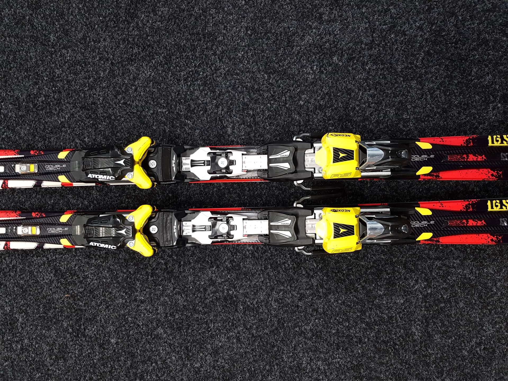 Skis ATOMIC Redster GS d'occasion + fixations Atomic Neox q4