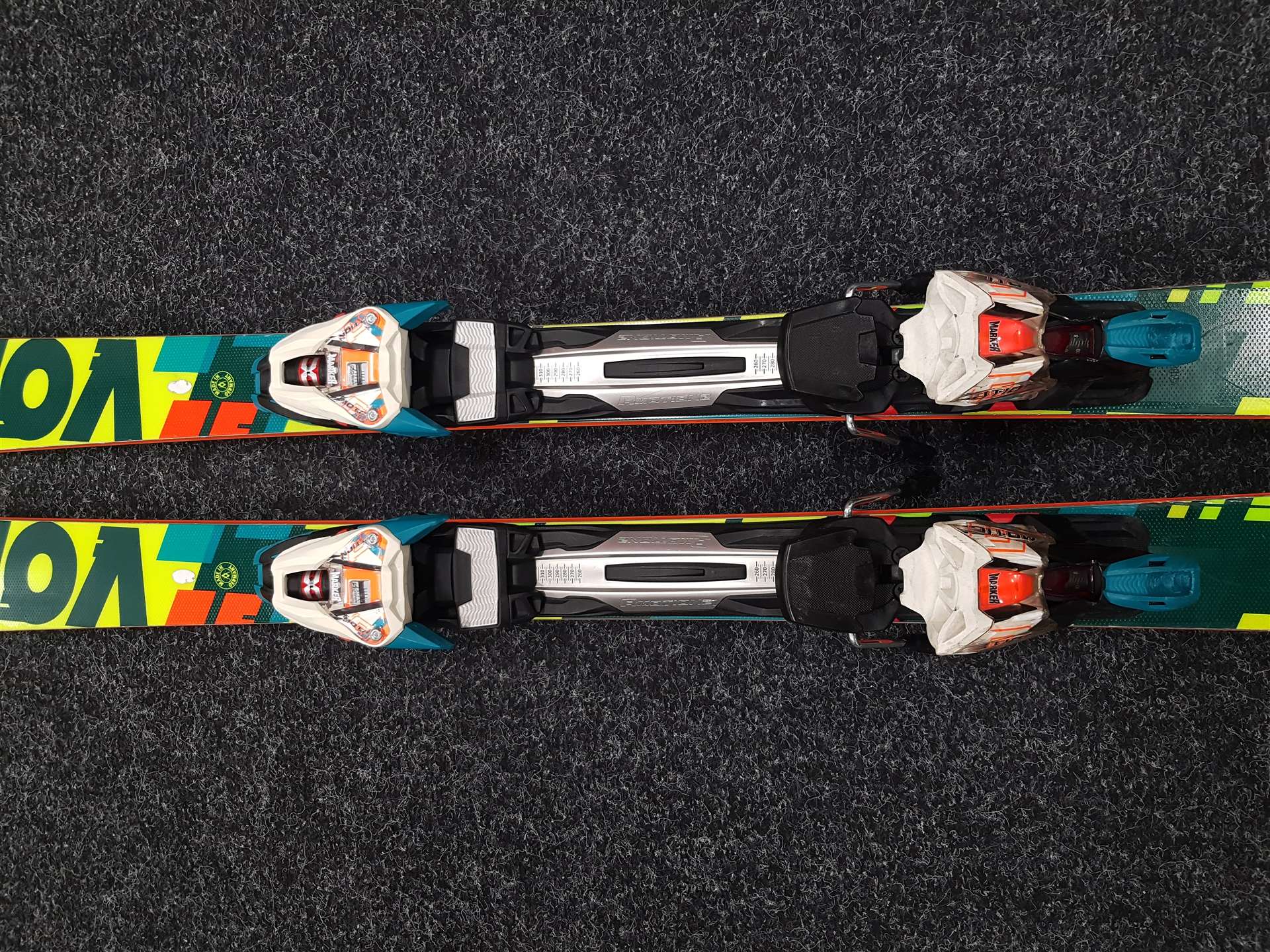 Schiuri VOLKL Racetiger SL folosite + legături Marker Motion 12