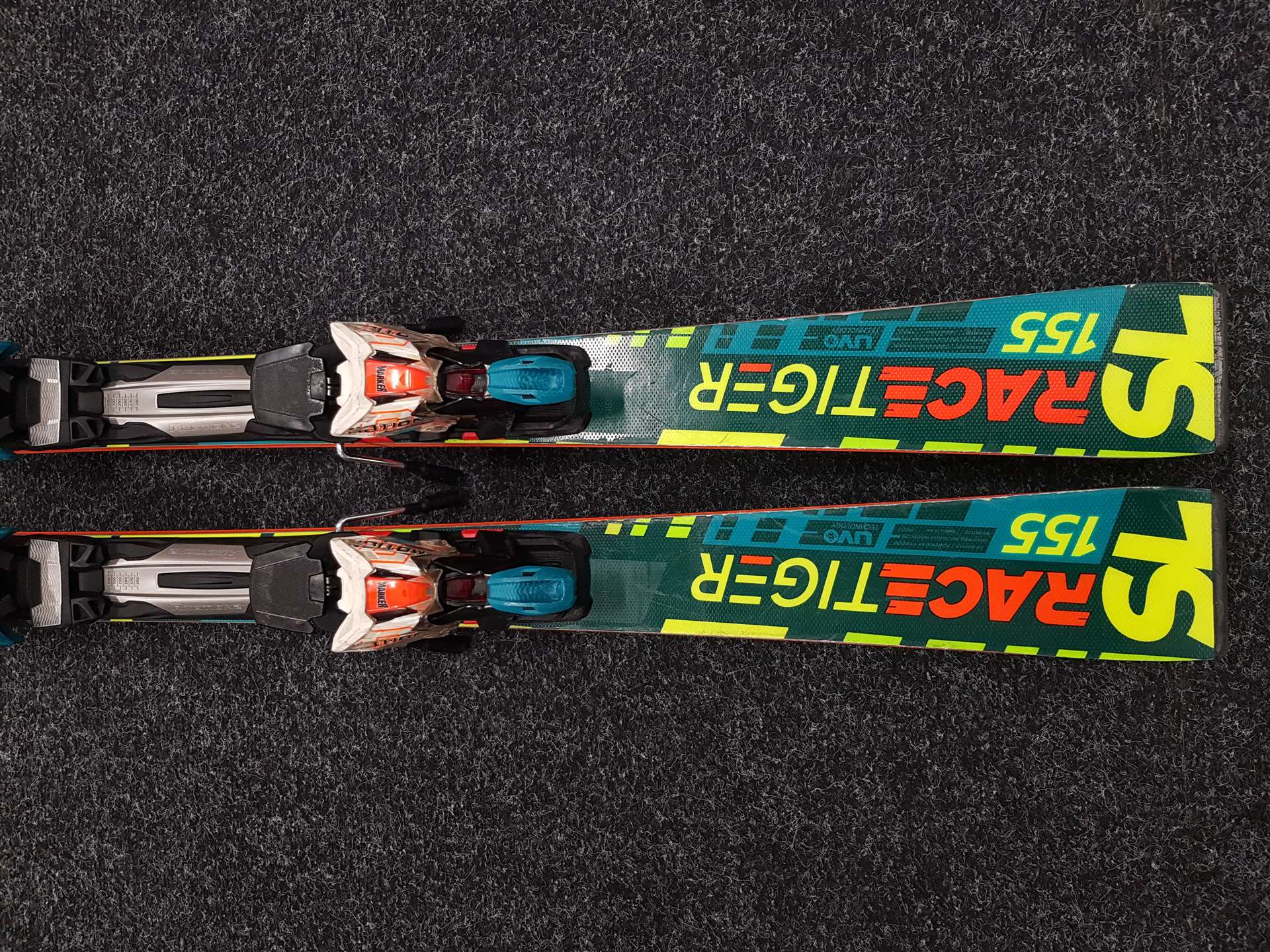 Schiuri VOLKL Racetiger SL folosite + legături Marker Motion 12