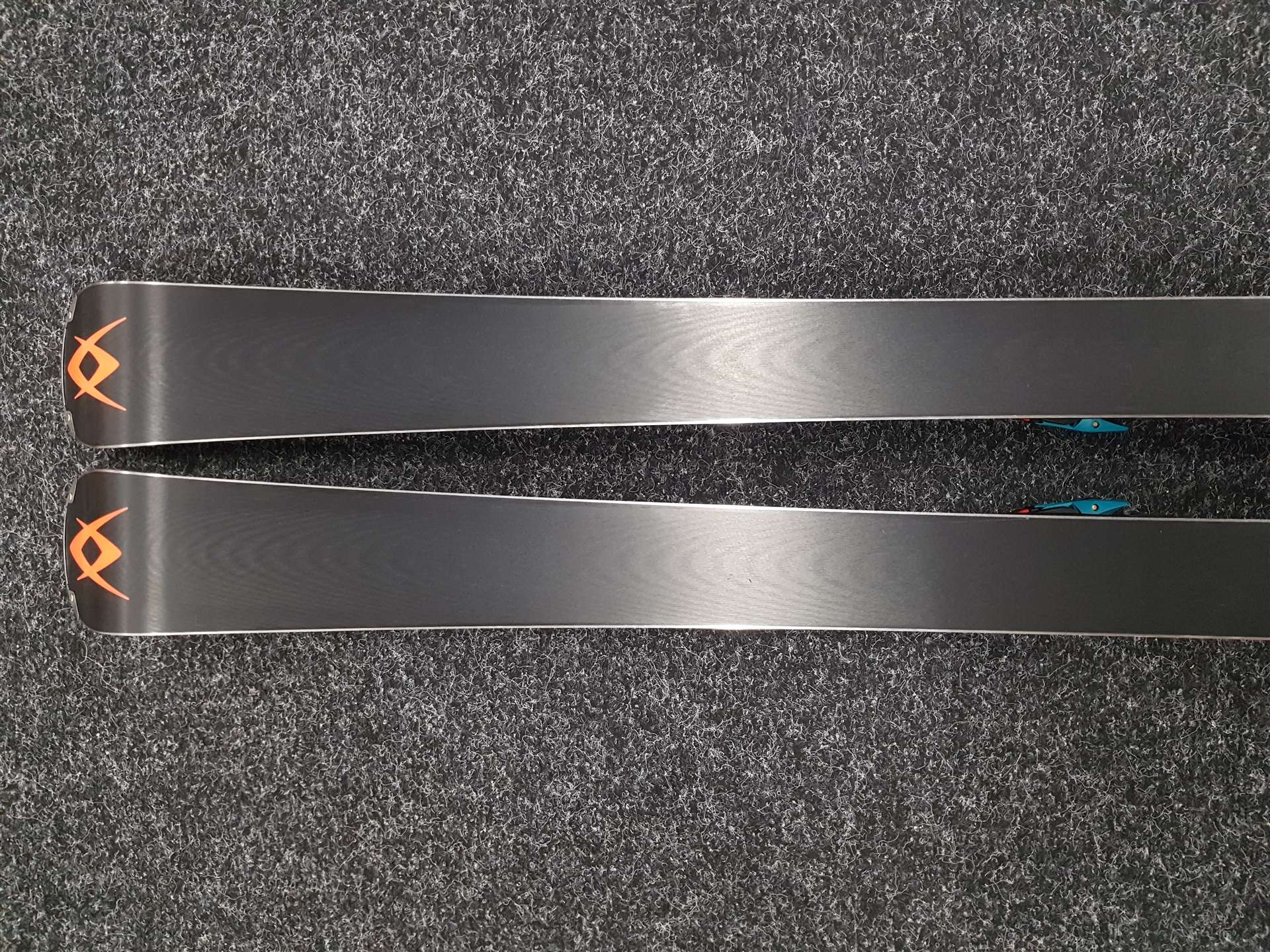 Schiuri VOLKL Racetiger SL folosite + legături Marker Motion 12