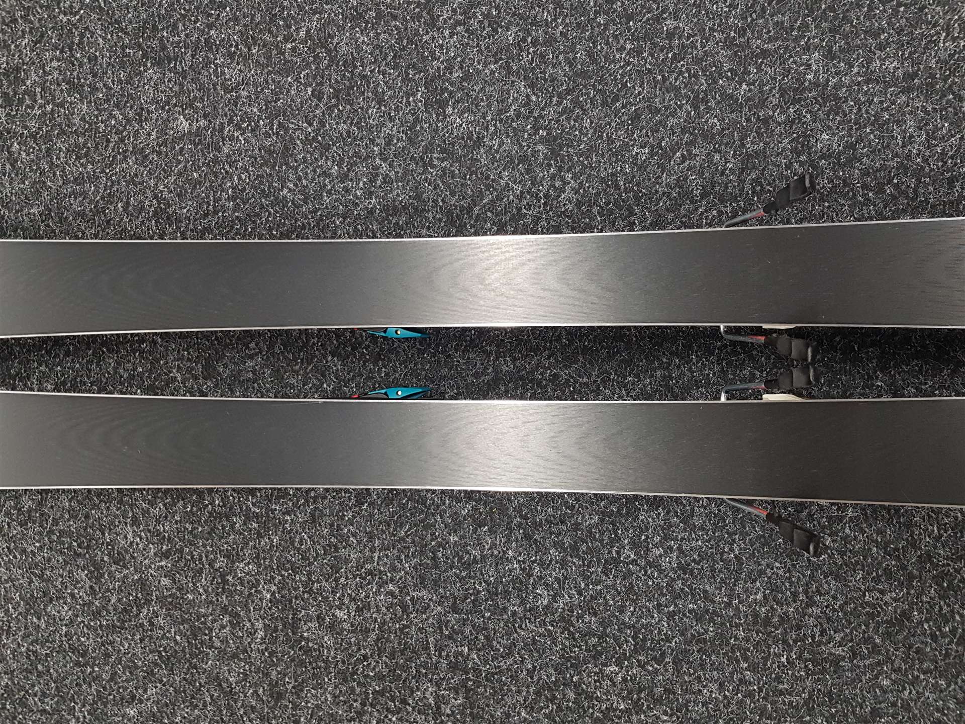 Schiuri VOLKL Racetiger SL folosite + legături Marker Motion 12