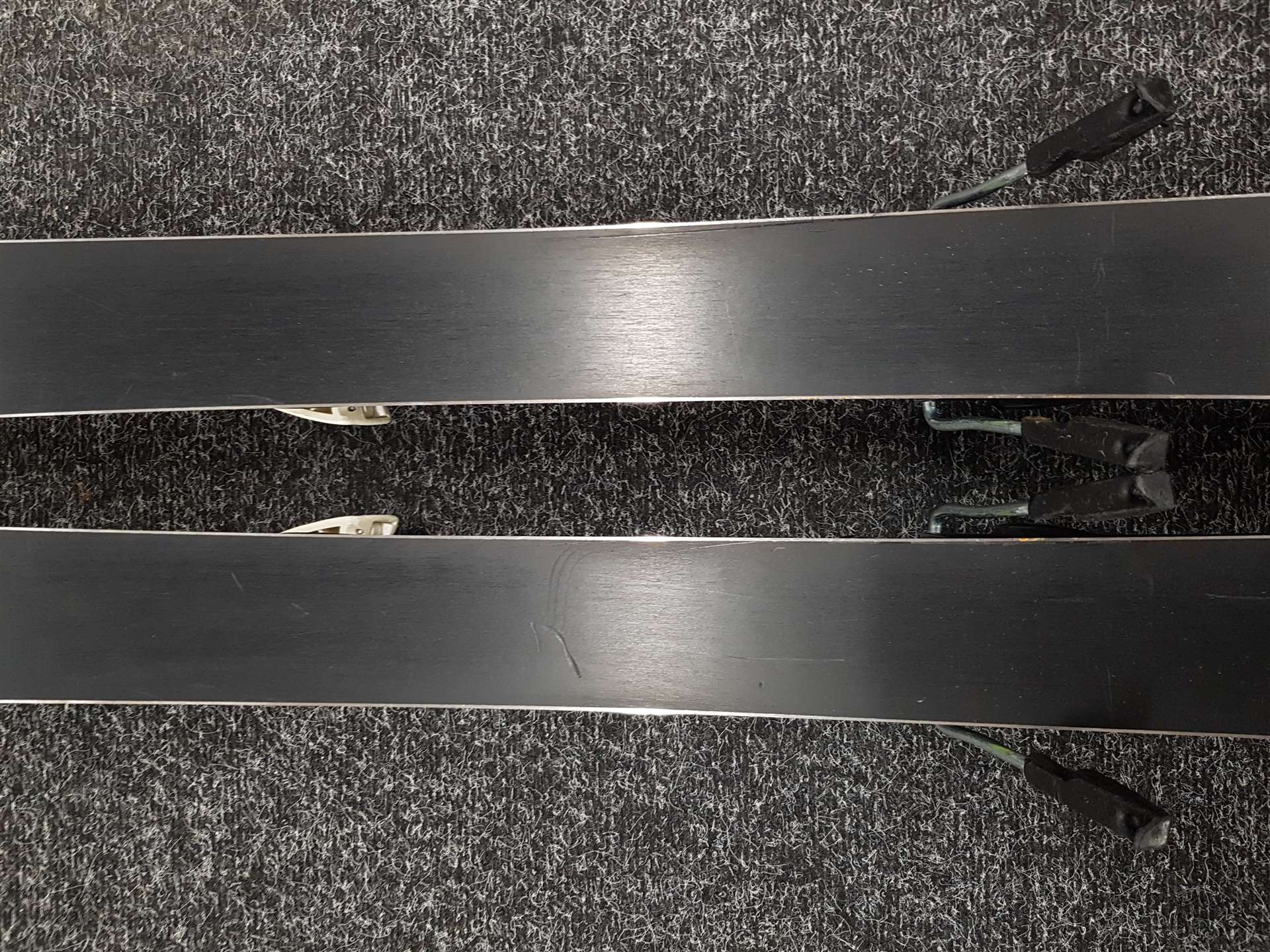 Używane narty Salomon Carve rocker JR xmax
