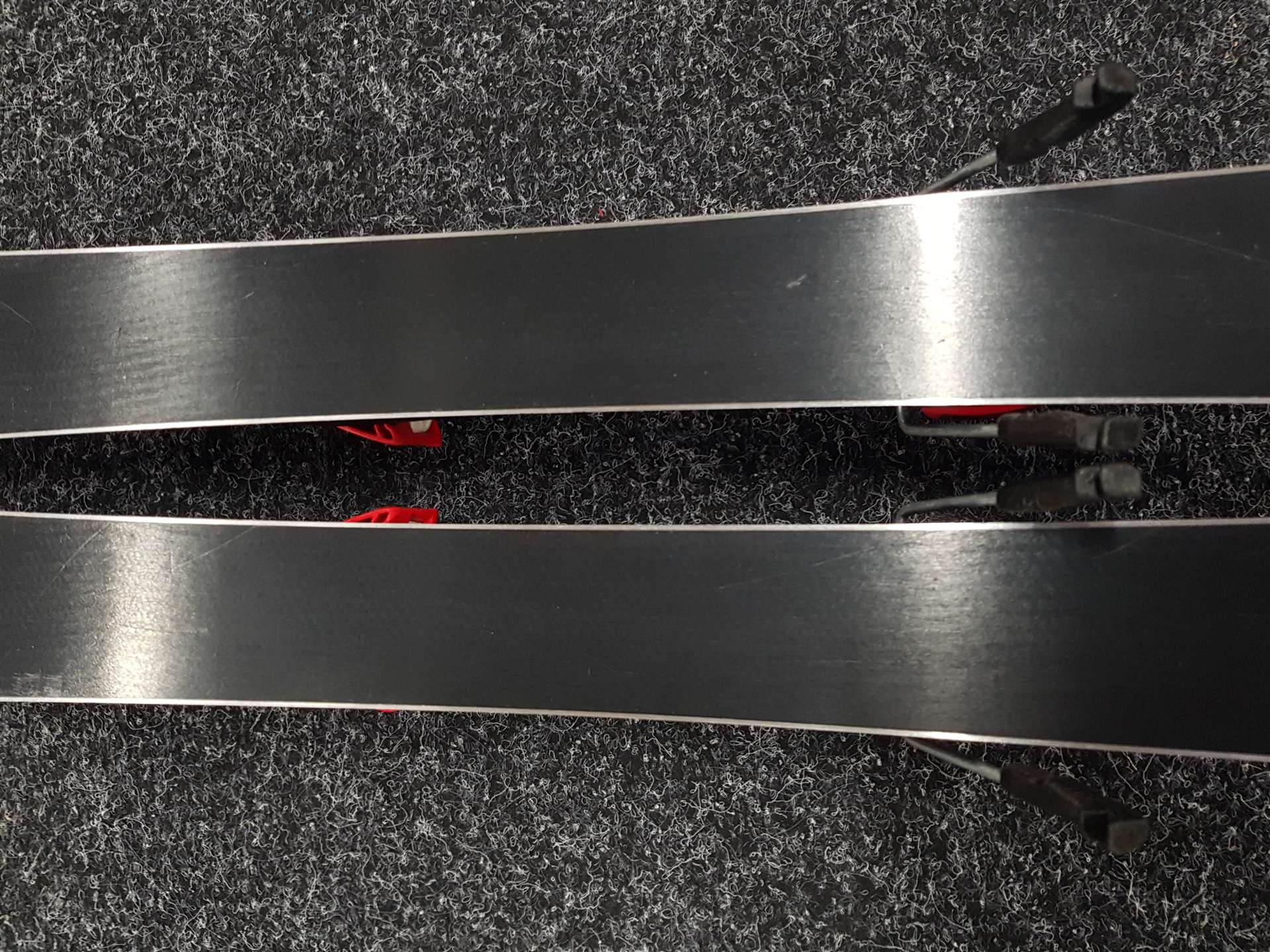 Schiuri pentru copii folosite ATOMIC Redster J2 + legături Atomic 5