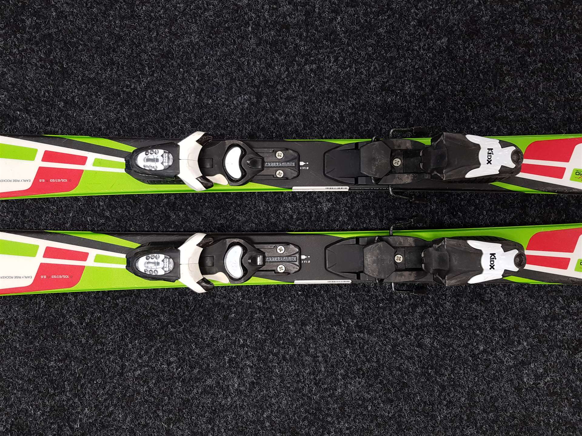 Schiuri Elan Sport Race folosite + legături Look Kidx 4.5