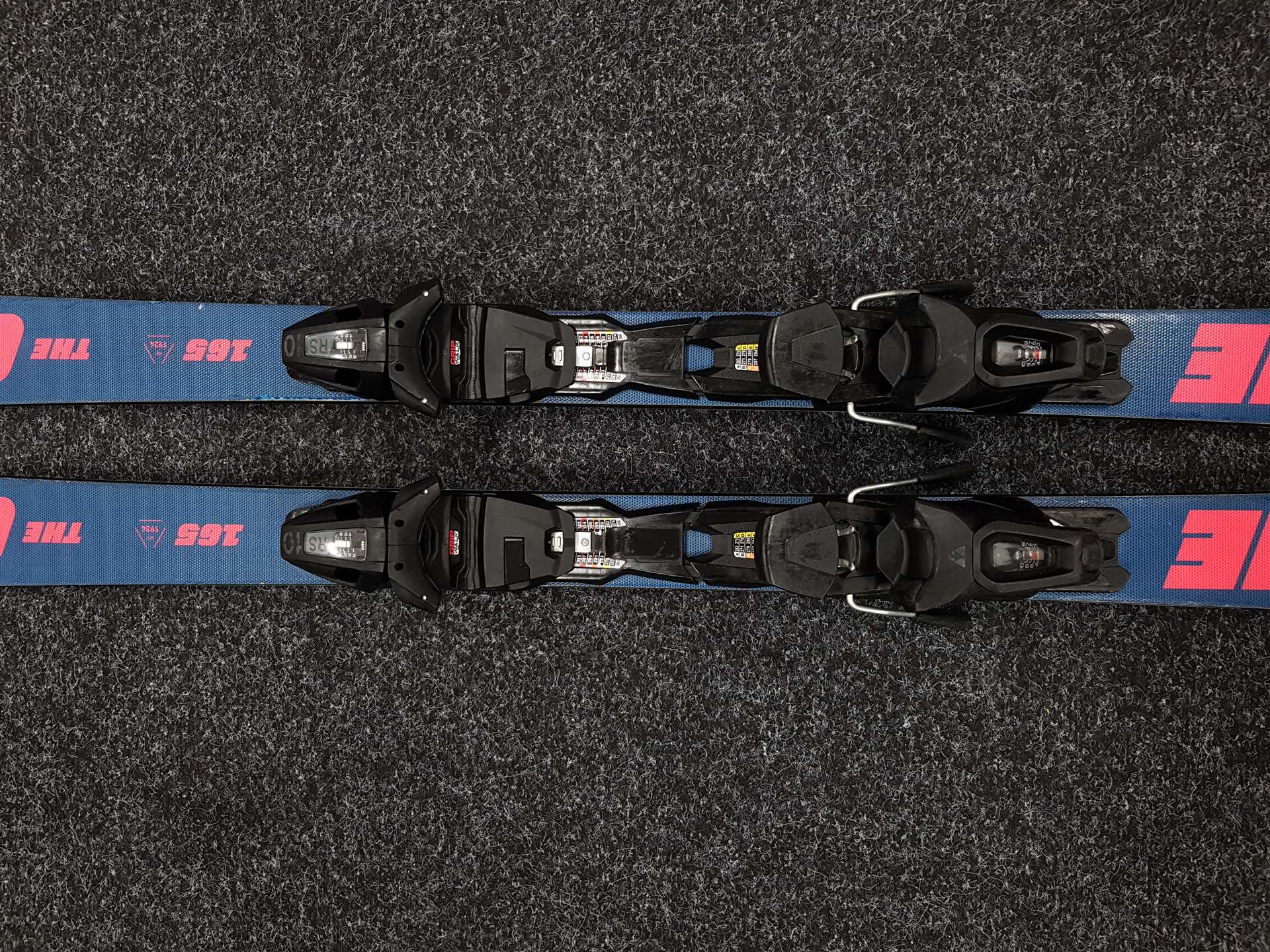 Gebrauchte FISCHER The Curv Ski + Fischer RS 10 Bindungen