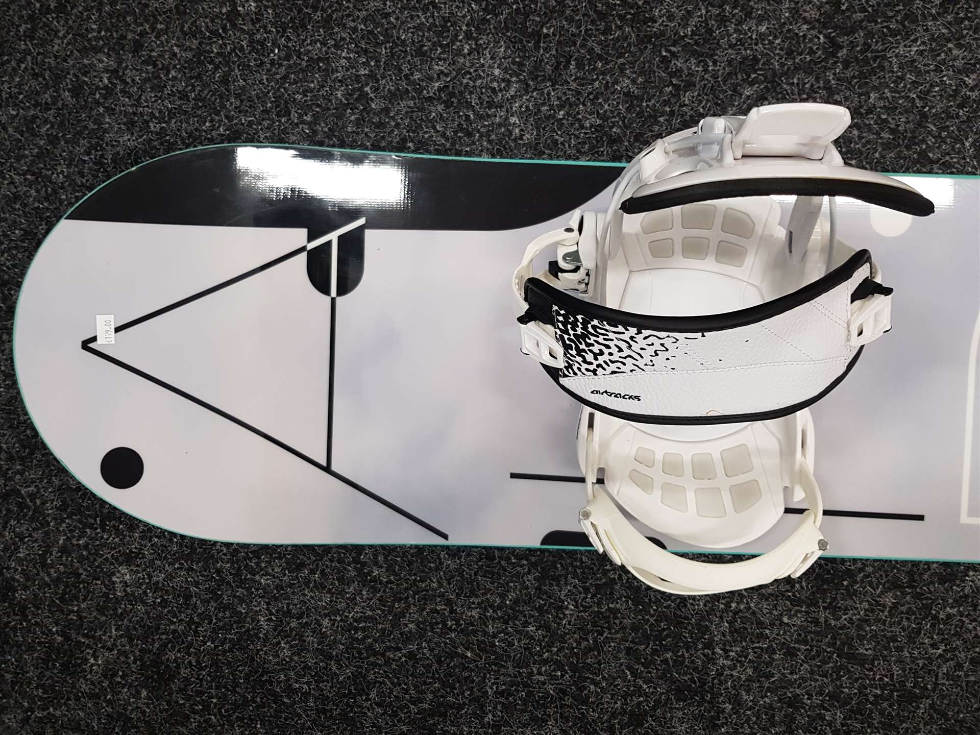 Použitý snowboard Airtracks Drom + viazanie Airtracks velkosť M