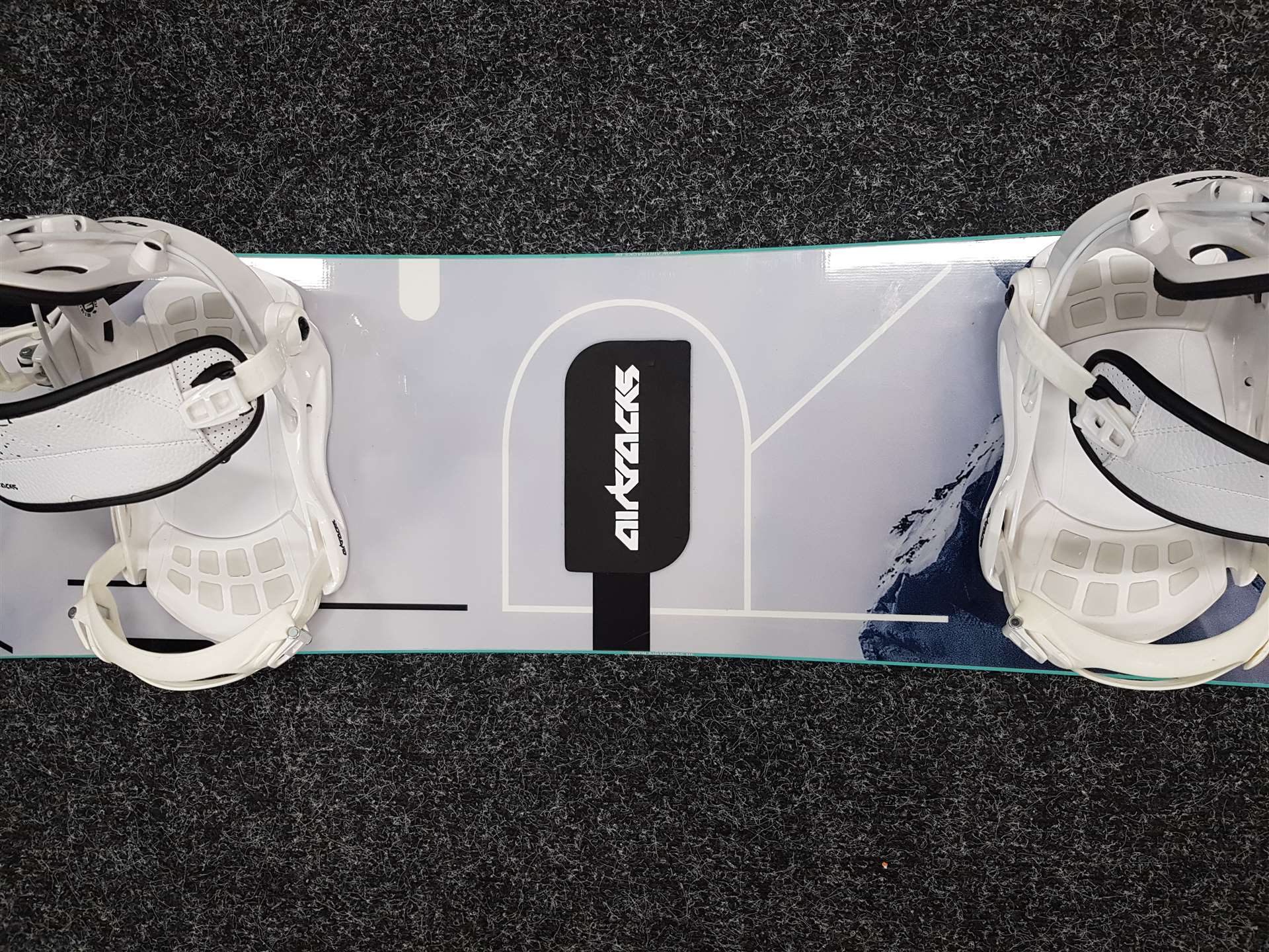 Použitý snowboard Airtracks Drom + viazanie Airtracks velkosť M