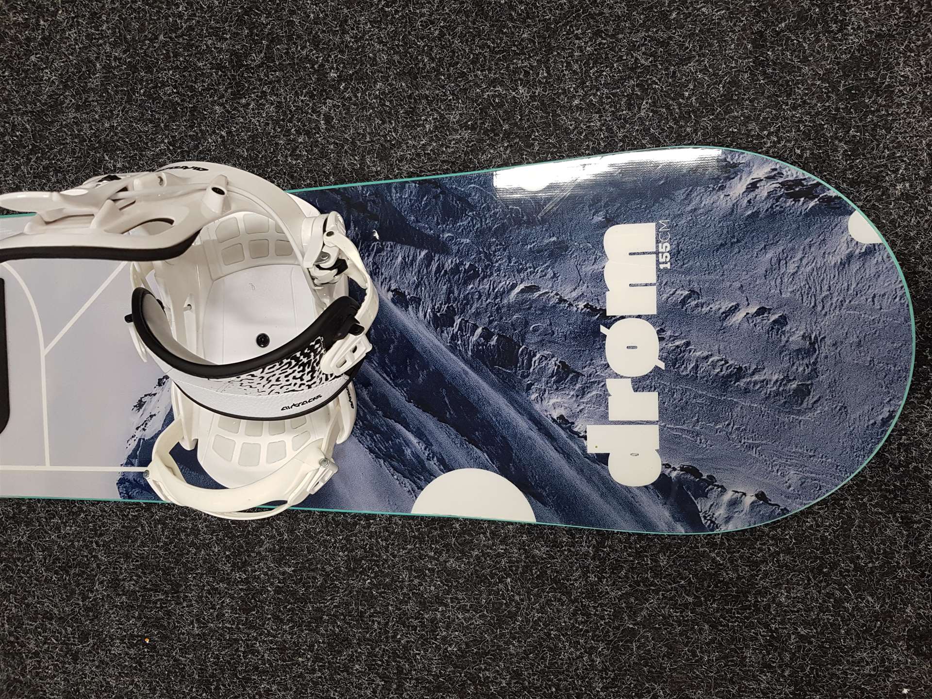 Použitý snowboard Airtracks Drom + viazanie Airtracks velkosť M