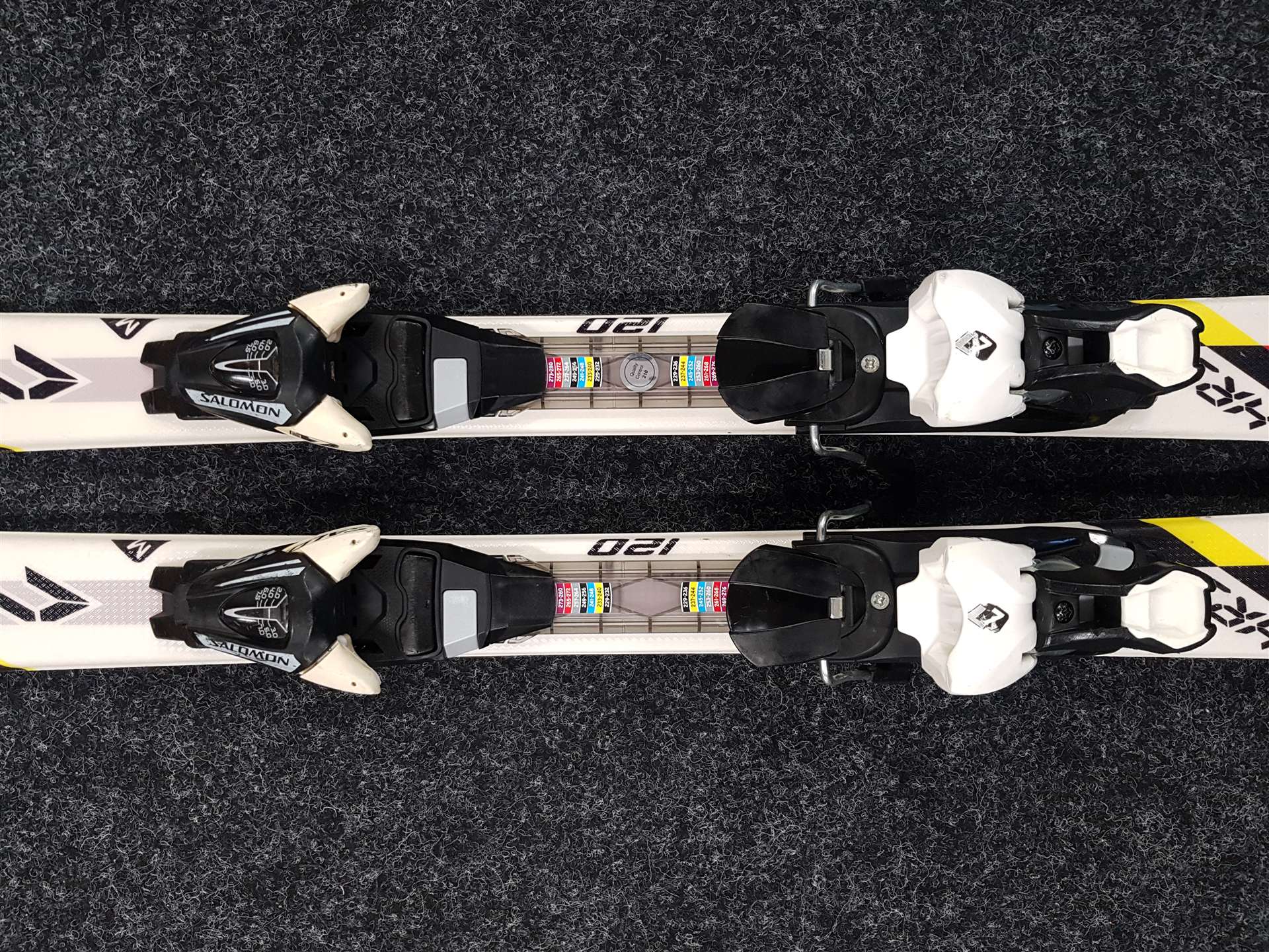Použité dětské lyže SALOMON HRS 120 + vázání Salomon L7