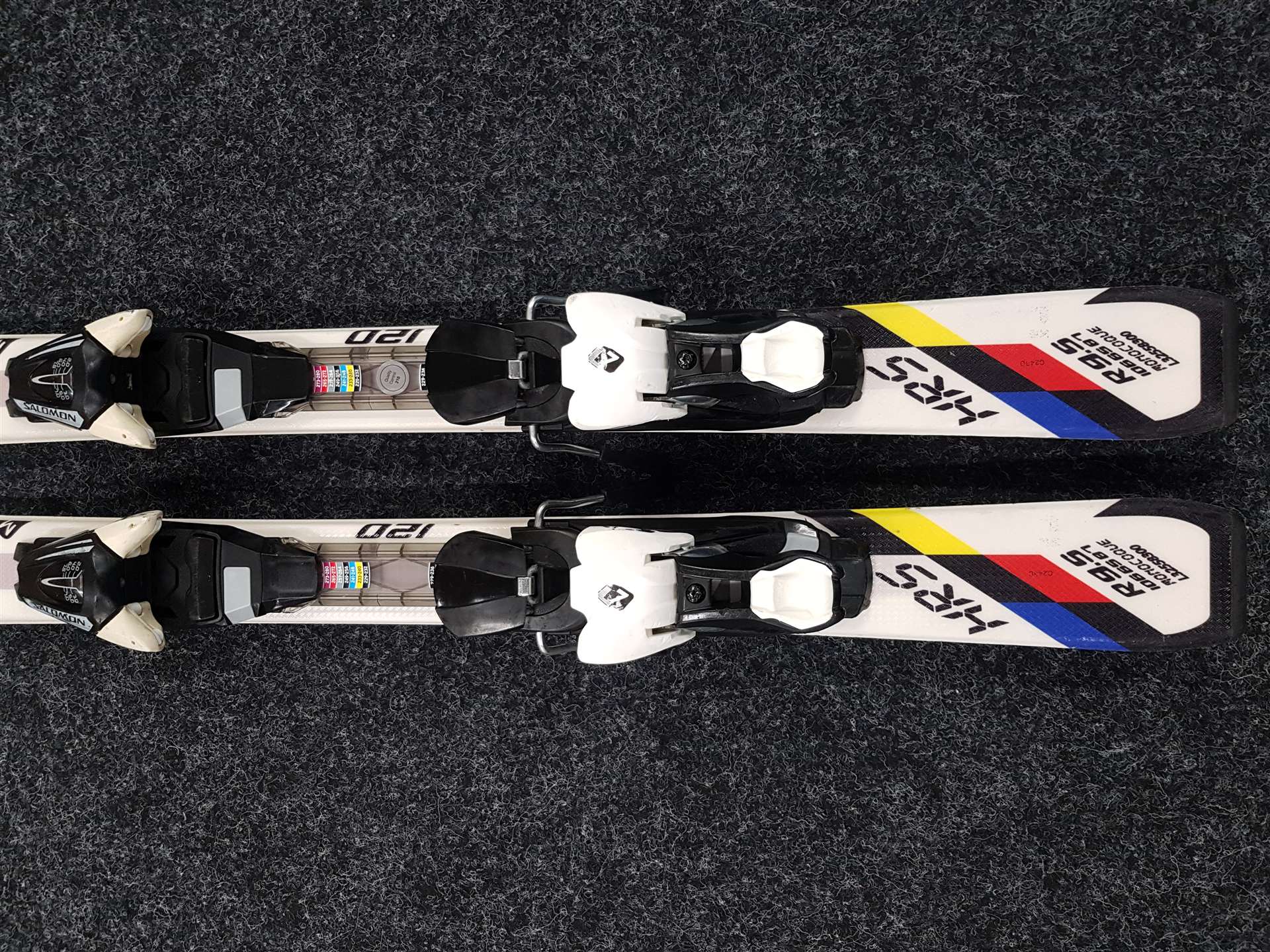 Použité dětské lyže SALOMON HRS 120 + vázání Salomon L7