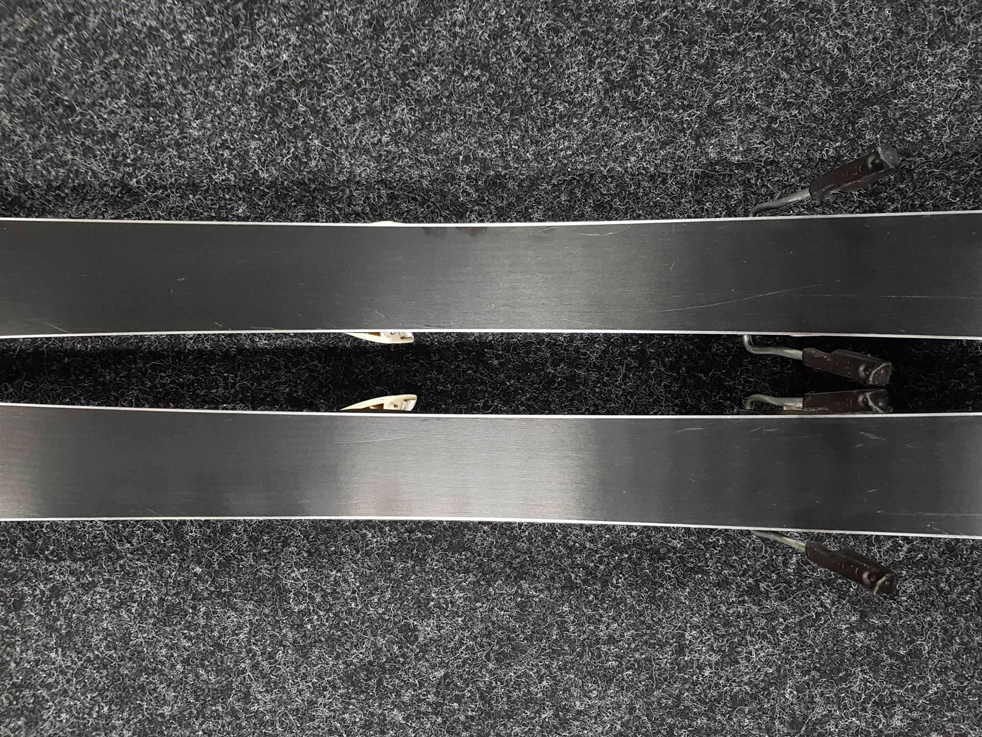 Použité dětské lyže SALOMON HRS 120 + vázání Salomon L7