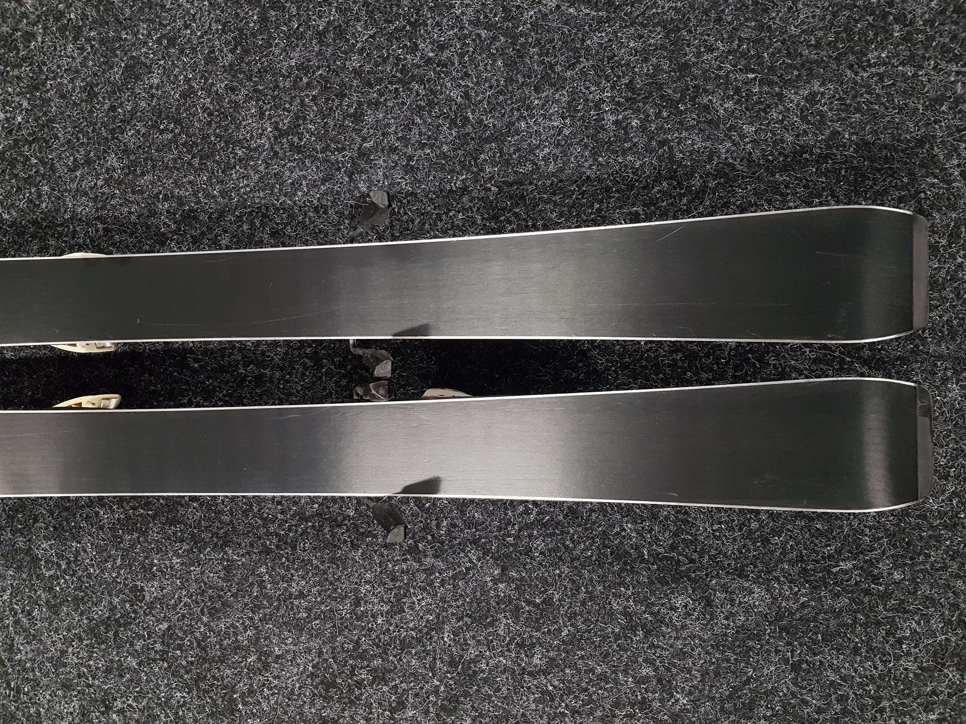 Použité dětské lyže SALOMON HRS 120 + vázání Salomon L7