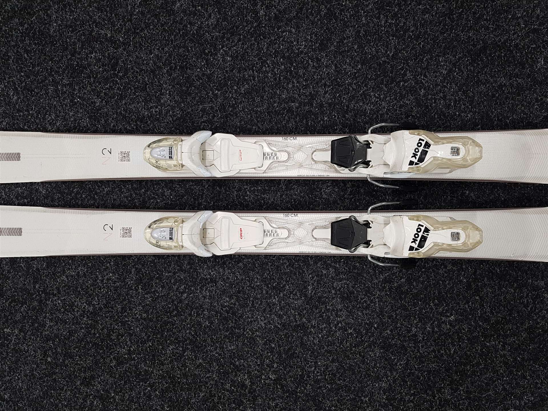 Použité lyže ROSSIGNOL Nova 2 + vázání Look Xpress 10