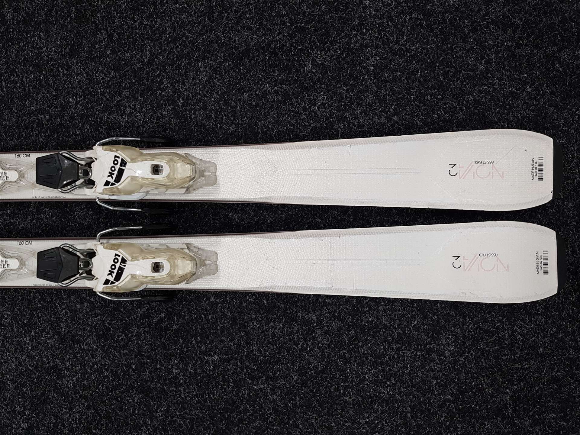 Použité lyže ROSSIGNOL Nova 2 + vázání Look Xpress 10