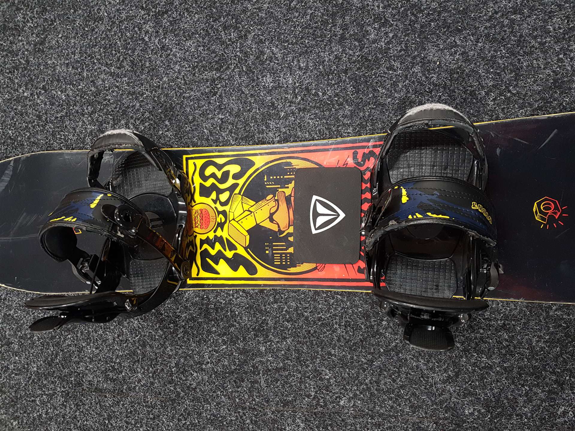 Używana deska snowboardowa SALOMON Grail + wiązania Stunt Fast Tec rozmiar XS/S