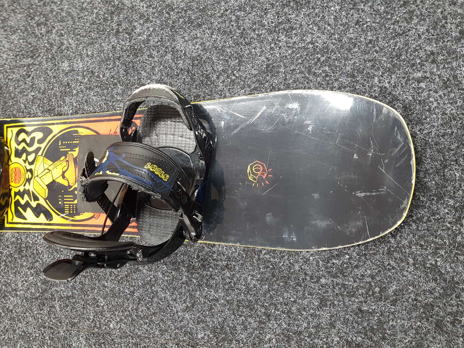 Używana deska snowboardowa SALOMON Grail + wiązania Stunt Fast Tec rozmiar XS/S