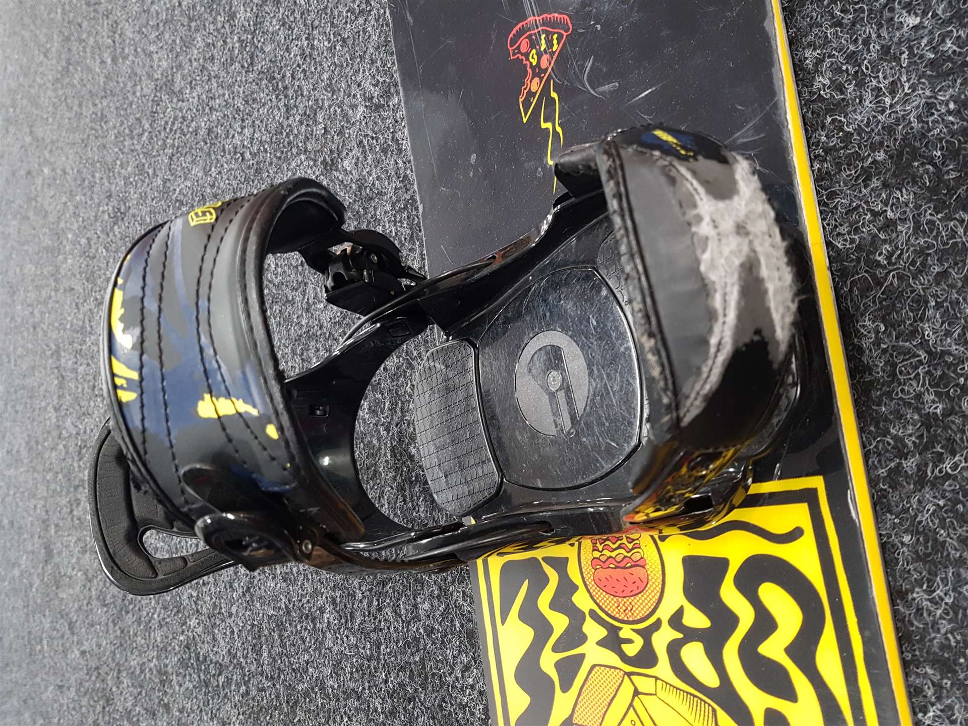 Używana deska snowboardowa SALOMON Grail + wiązania Stunt Fast Tec rozmiar XS/S