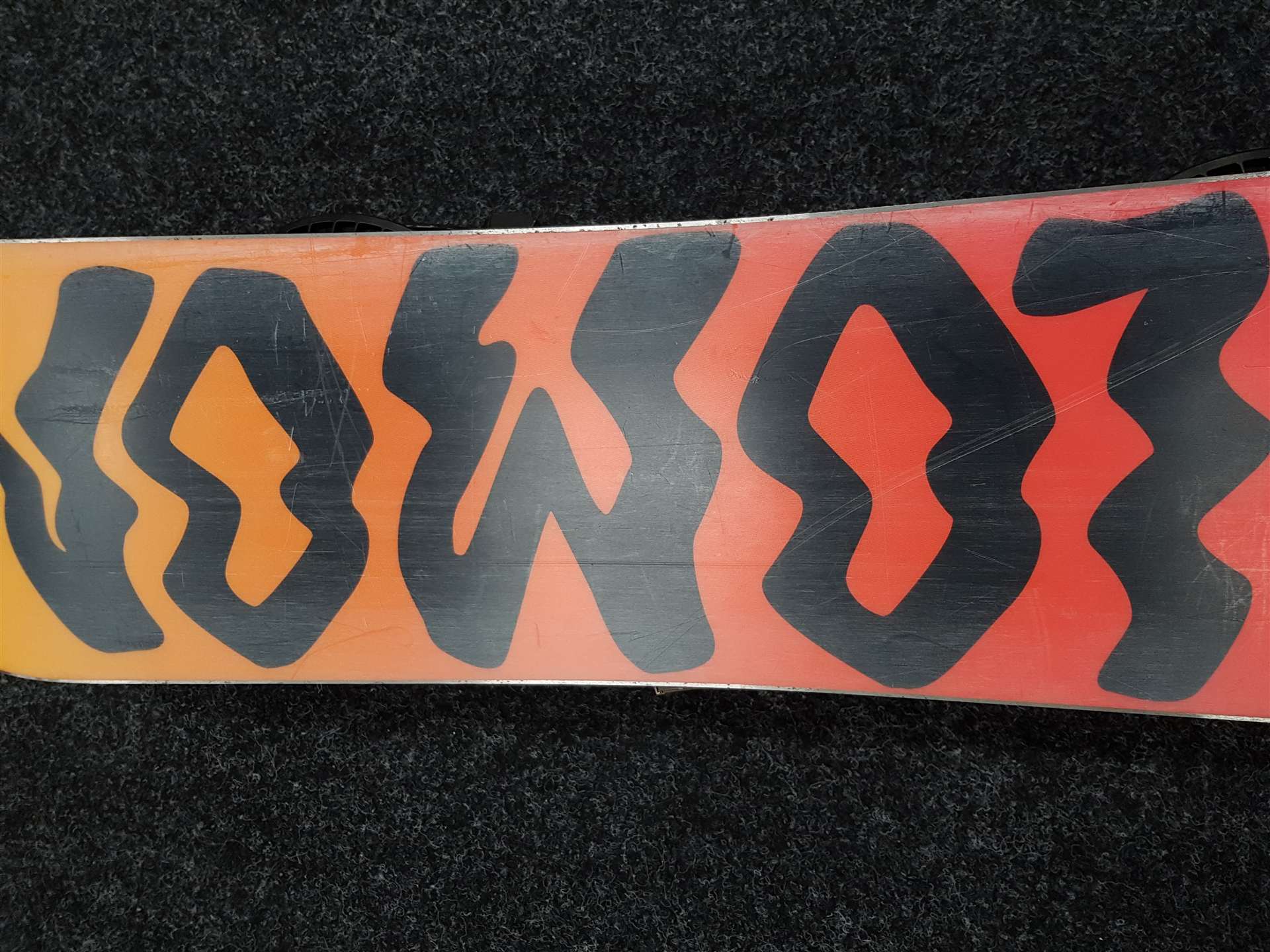 Używana deska snowboardowa SALOMON Grail + wiązania Stunt Fast Tec rozmiar XS/S