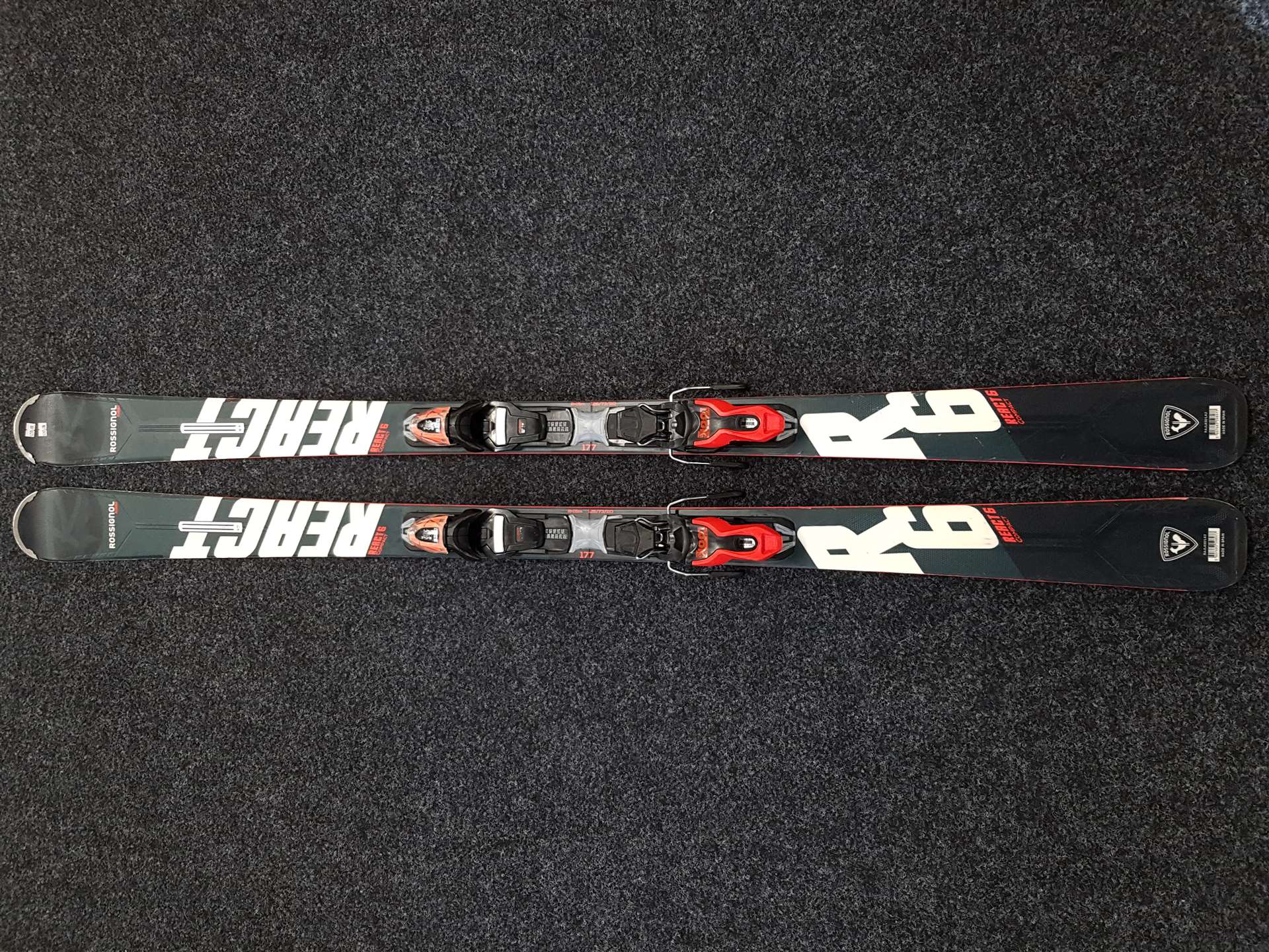 Použité lyže ROSSIGNOL React 6 Compact + vázání Look Xpress 11