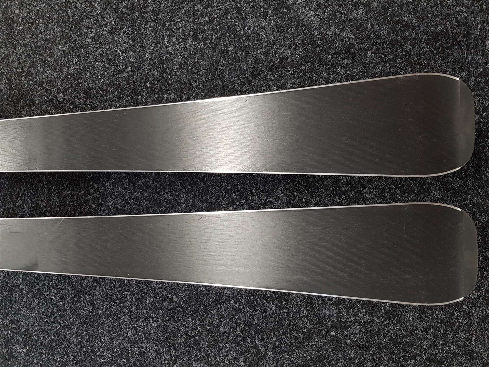 Použité lyže ROSSIGNOL React 6 Compact + viazanie Look Xpress 11