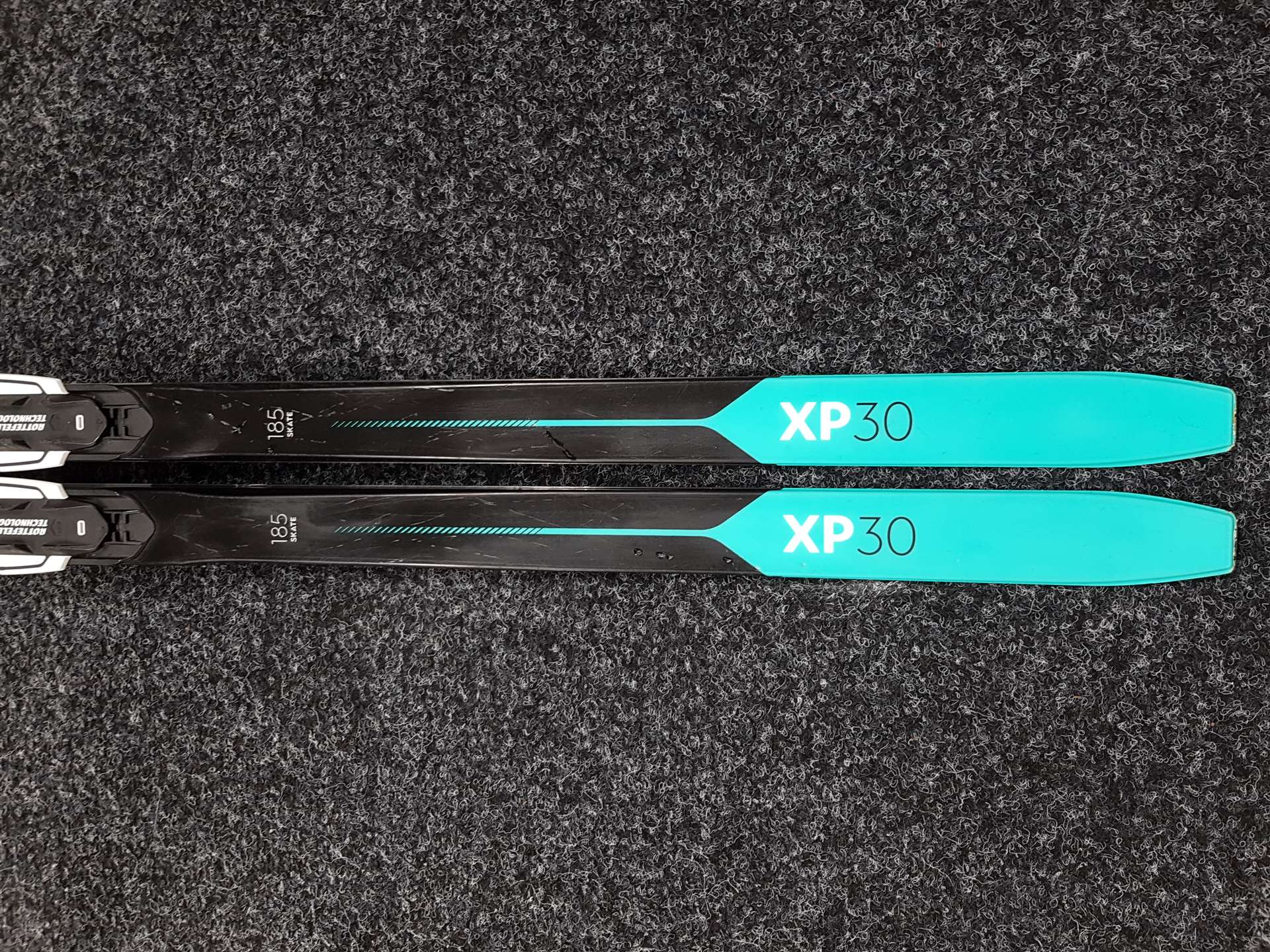 Schiuri de fond Kastle XP 30 folosite + legături NNN Rottefella